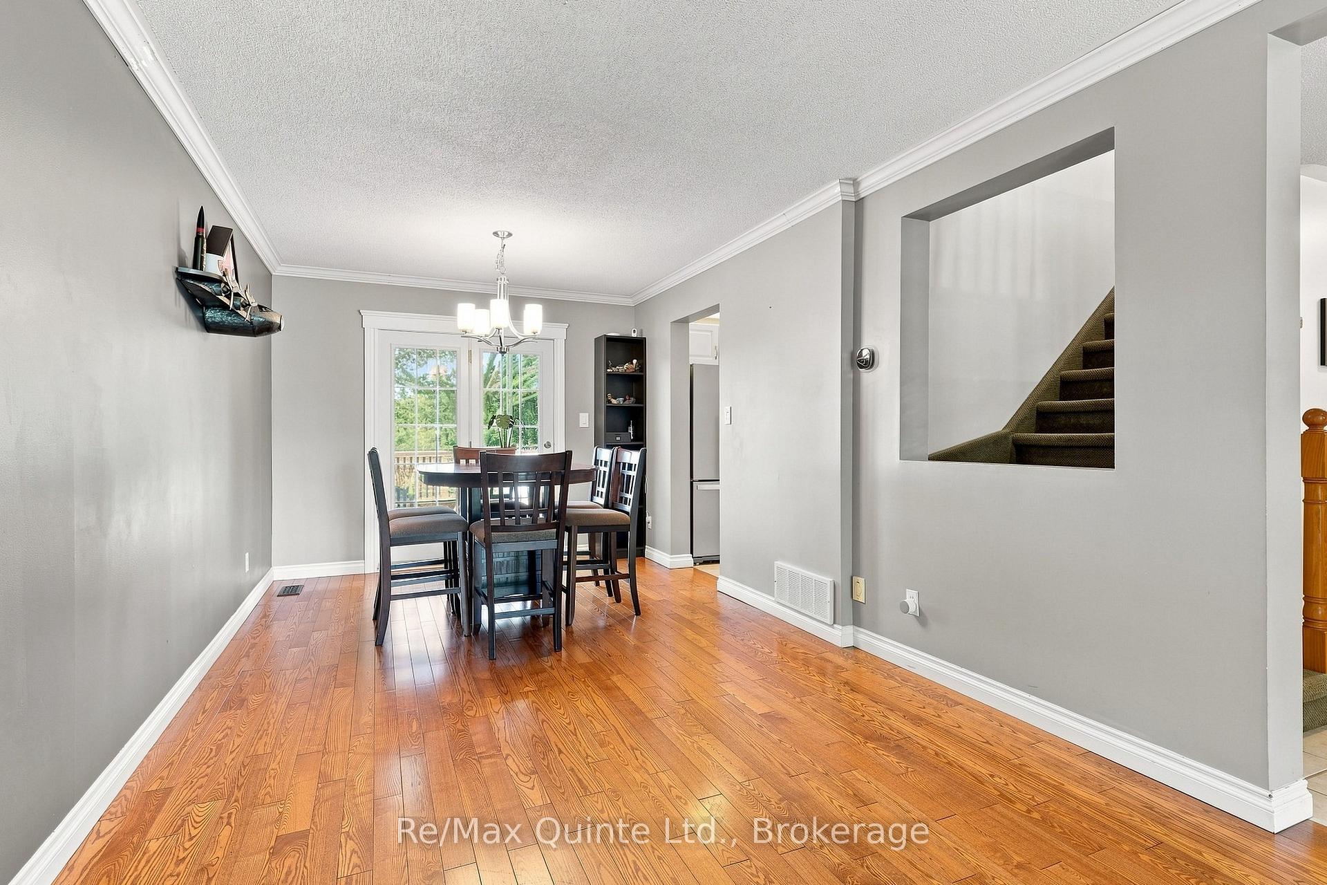 Photo 9 of 37 Bogart Crescent, Belleville, Belleville Ward — HOMEH