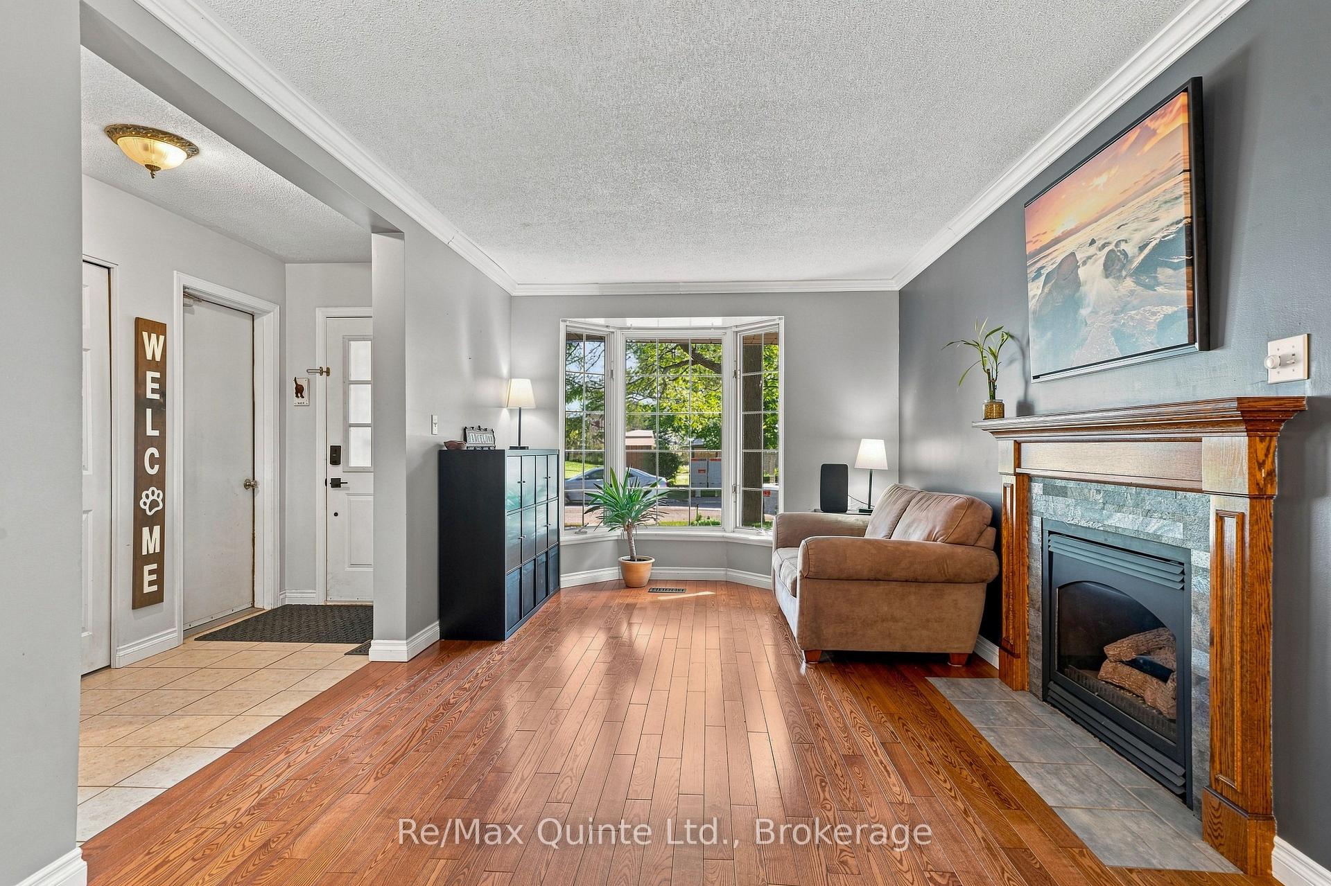 Photo 10 of 37 Bogart Crescent, Belleville, Belleville Ward — HOMEH