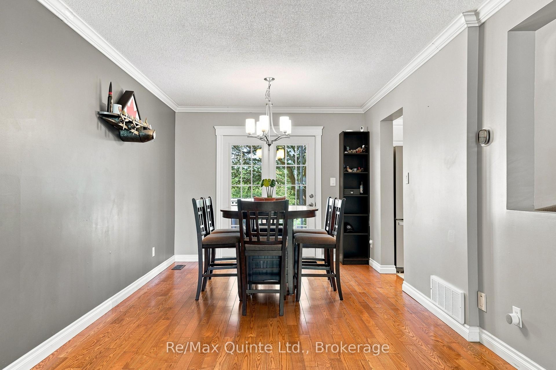 Photo 11 of 37 Bogart Crescent, Belleville, Belleville Ward — HOMEH