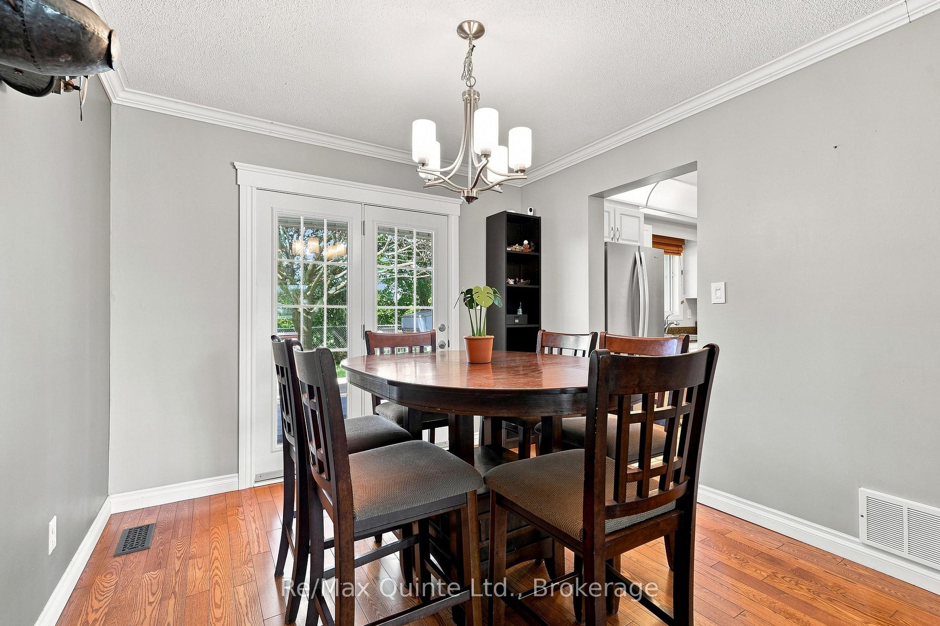 Photo 12 of 37 Bogart Crescent, Belleville, Belleville Ward — HOMEH