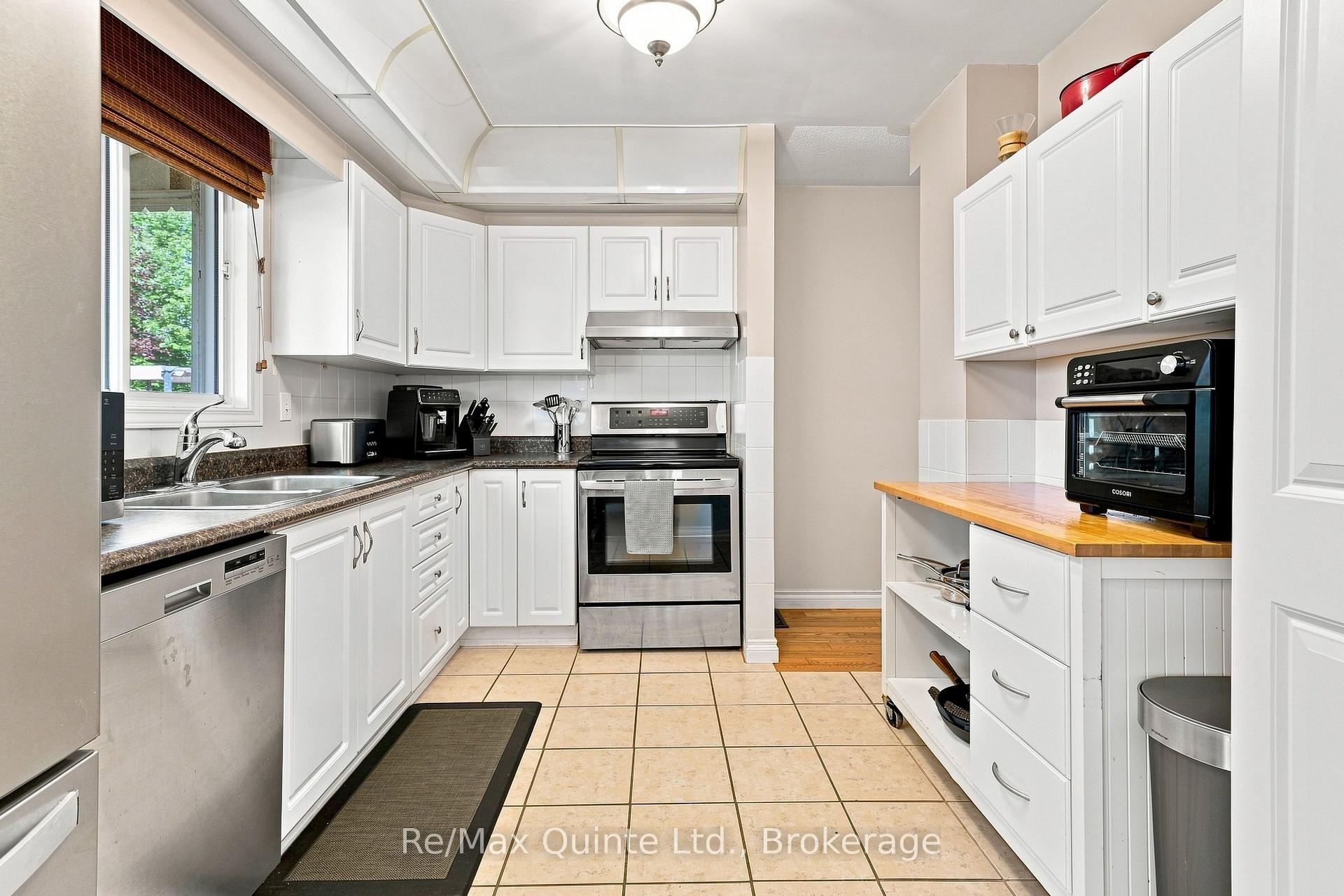 Photo 13 of 37 Bogart Crescent, Belleville, Belleville Ward — HOMEH