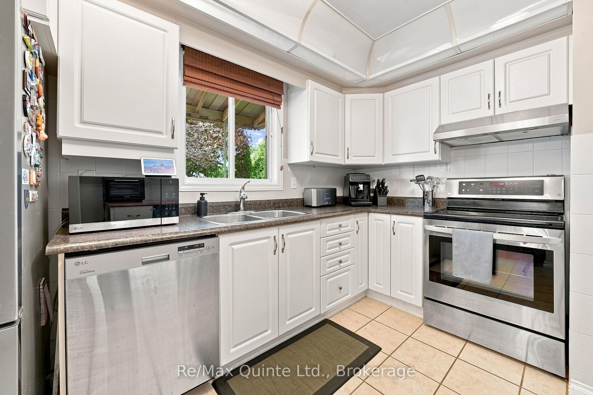 Photo 14 of 37 Bogart Crescent, Belleville, Belleville Ward — HOMEH