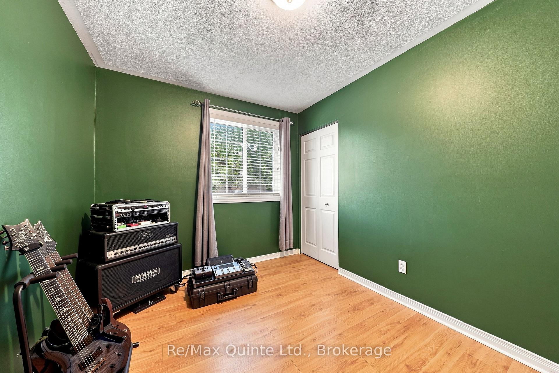 Photo 20 of 37 Bogart Crescent, Belleville, Belleville Ward — HOMEH