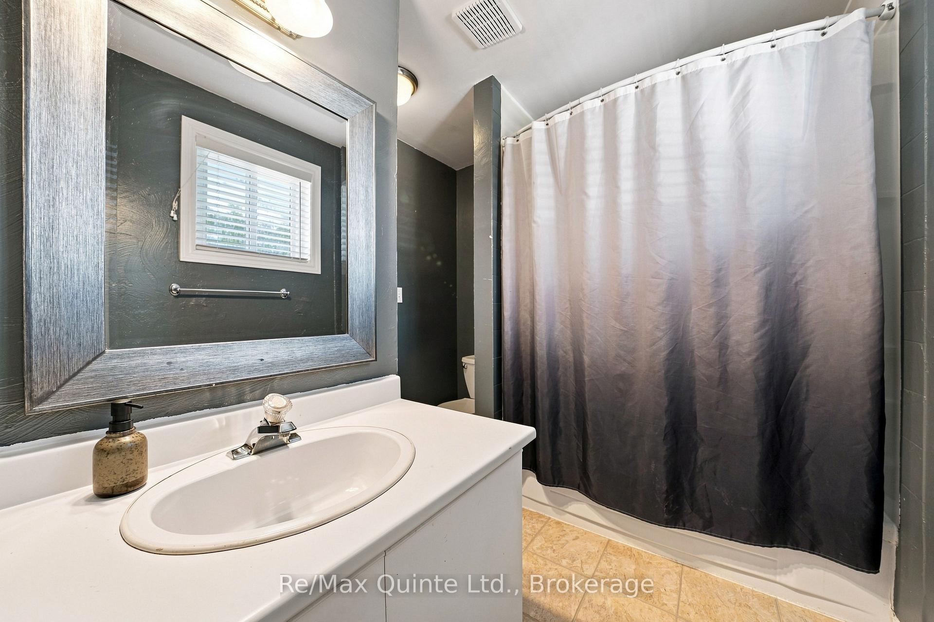 Photo 26 of 37 Bogart Crescent, Belleville, Belleville Ward — HOMEH