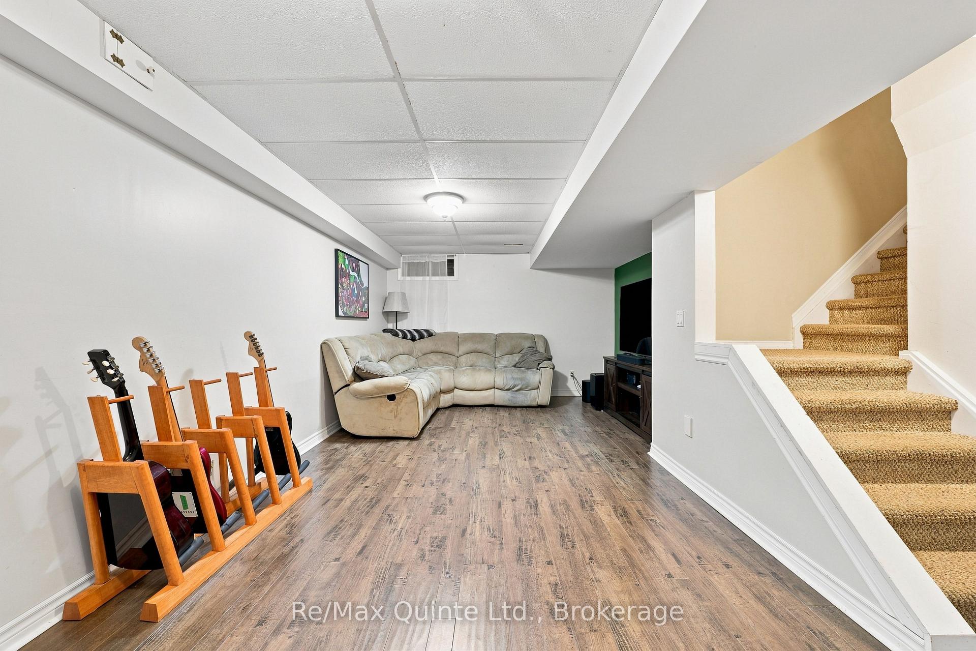 Photo 28 of 37 Bogart Crescent, Belleville, Belleville Ward — HOMEH