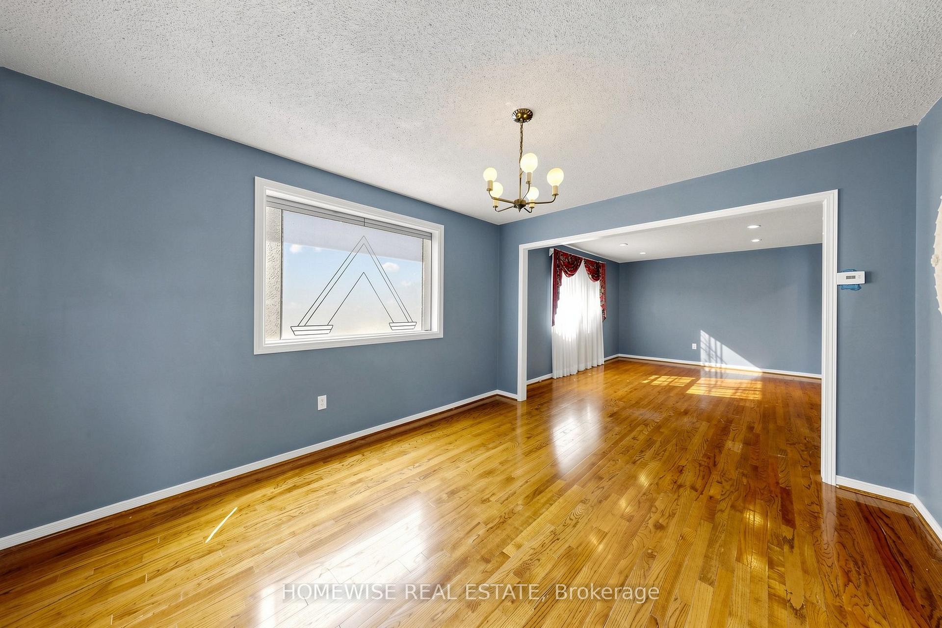 Photo 3 of Unit Main, 11 Briarcliffe Crescent, Vaughan, Brownridge — HOMEH