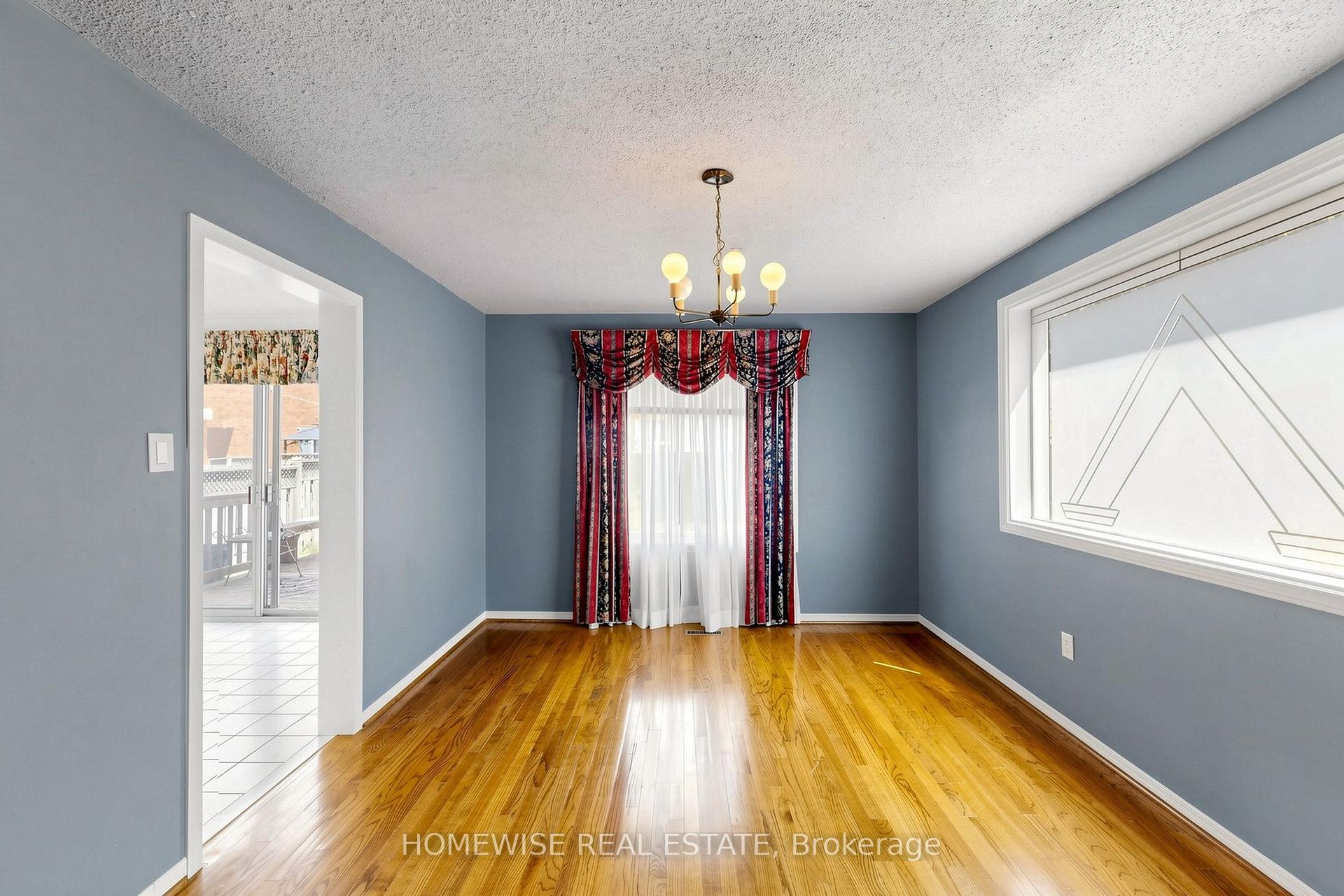 Photo 5 of Unit Main, 11 Briarcliffe Crescent, Vaughan, Brownridge — HOMEH