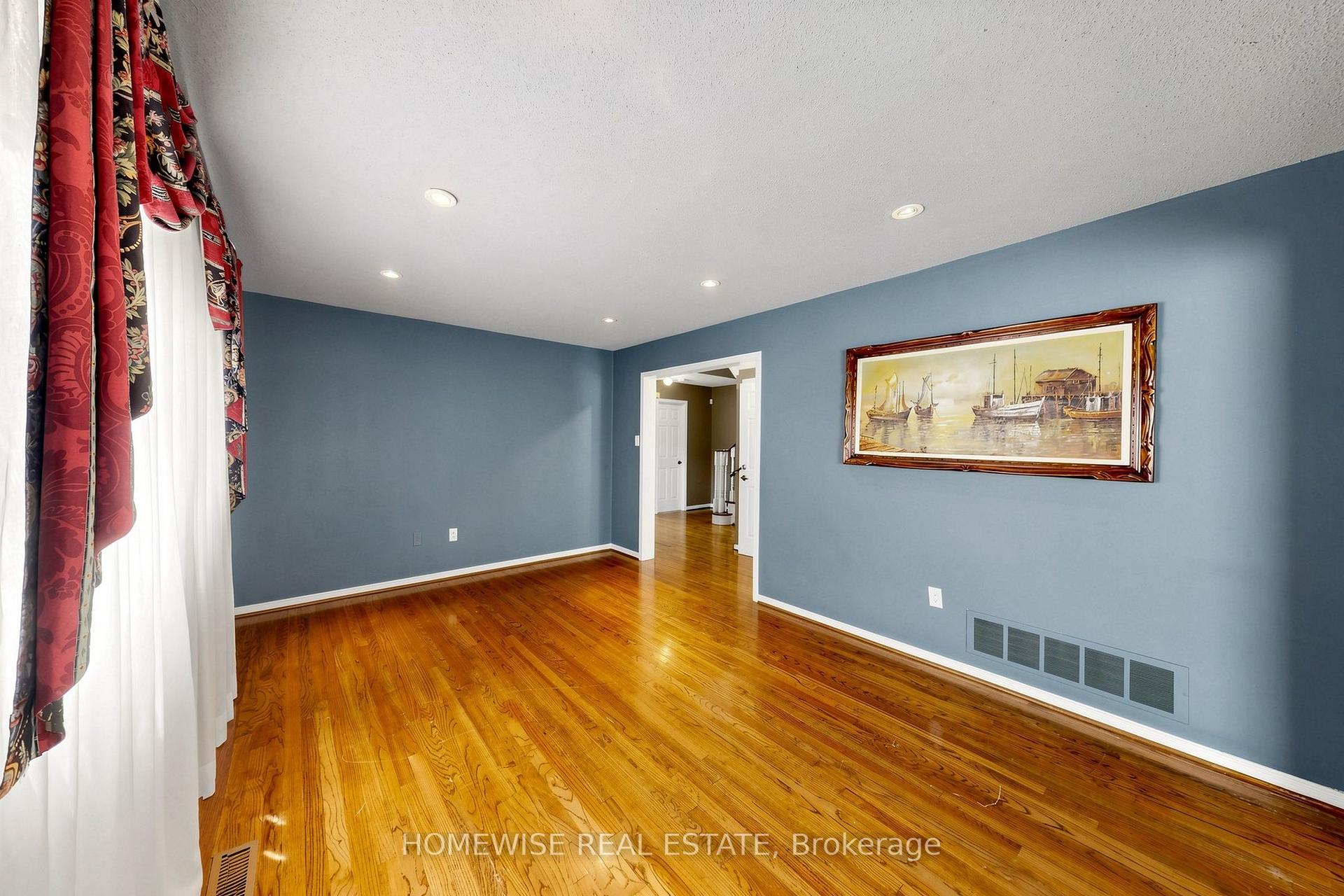Photo 6 of Unit Main, 11 Briarcliffe Crescent, Vaughan, Brownridge — HOMEH