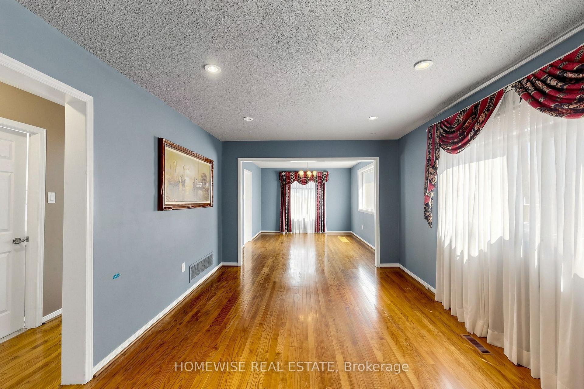 Photo 8 of Unit Main, 11 Briarcliffe Crescent, Vaughan, Brownridge — HOMEH