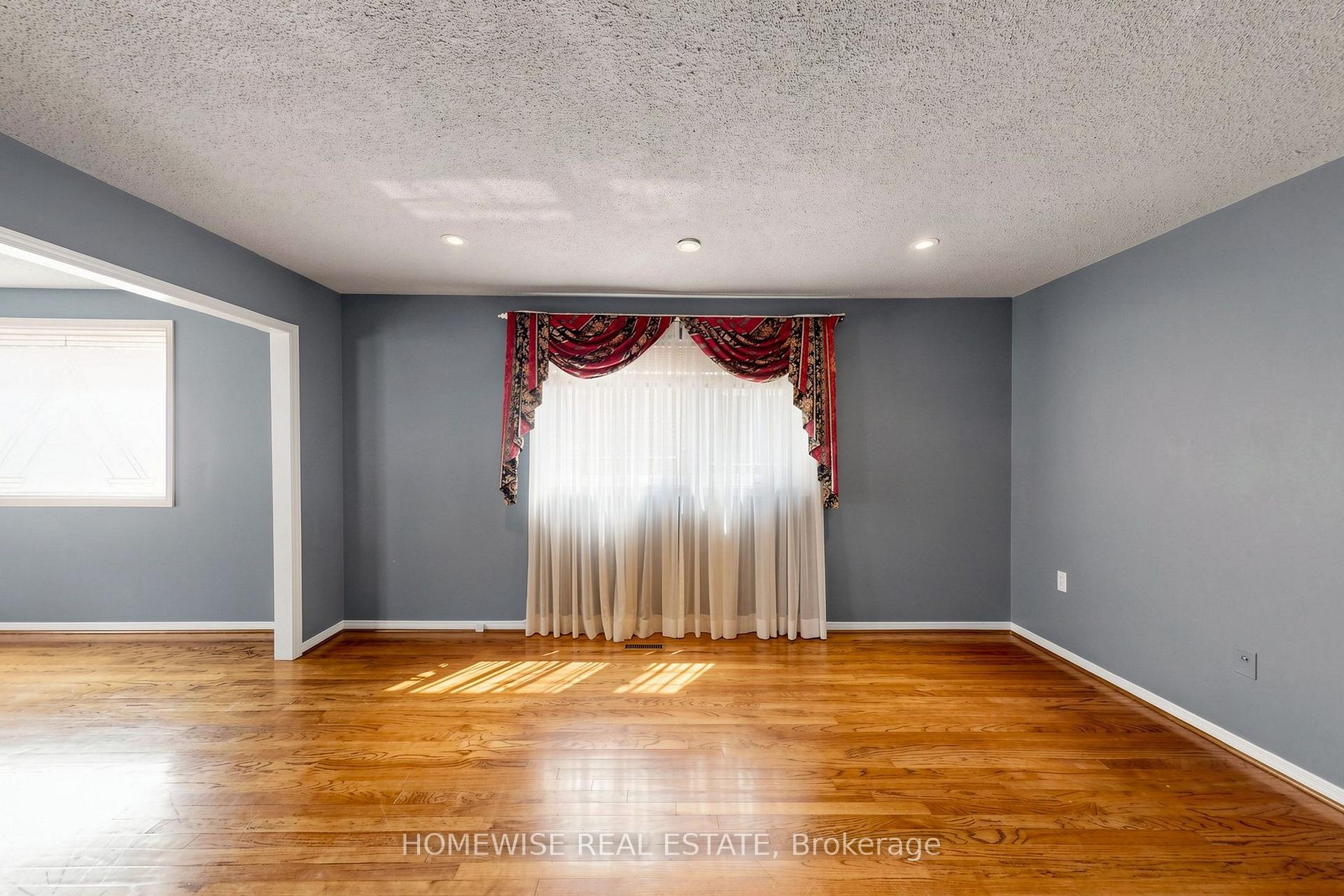 Photo 9 of Unit Main, 11 Briarcliffe Crescent, Vaughan, Brownridge — HOMEH