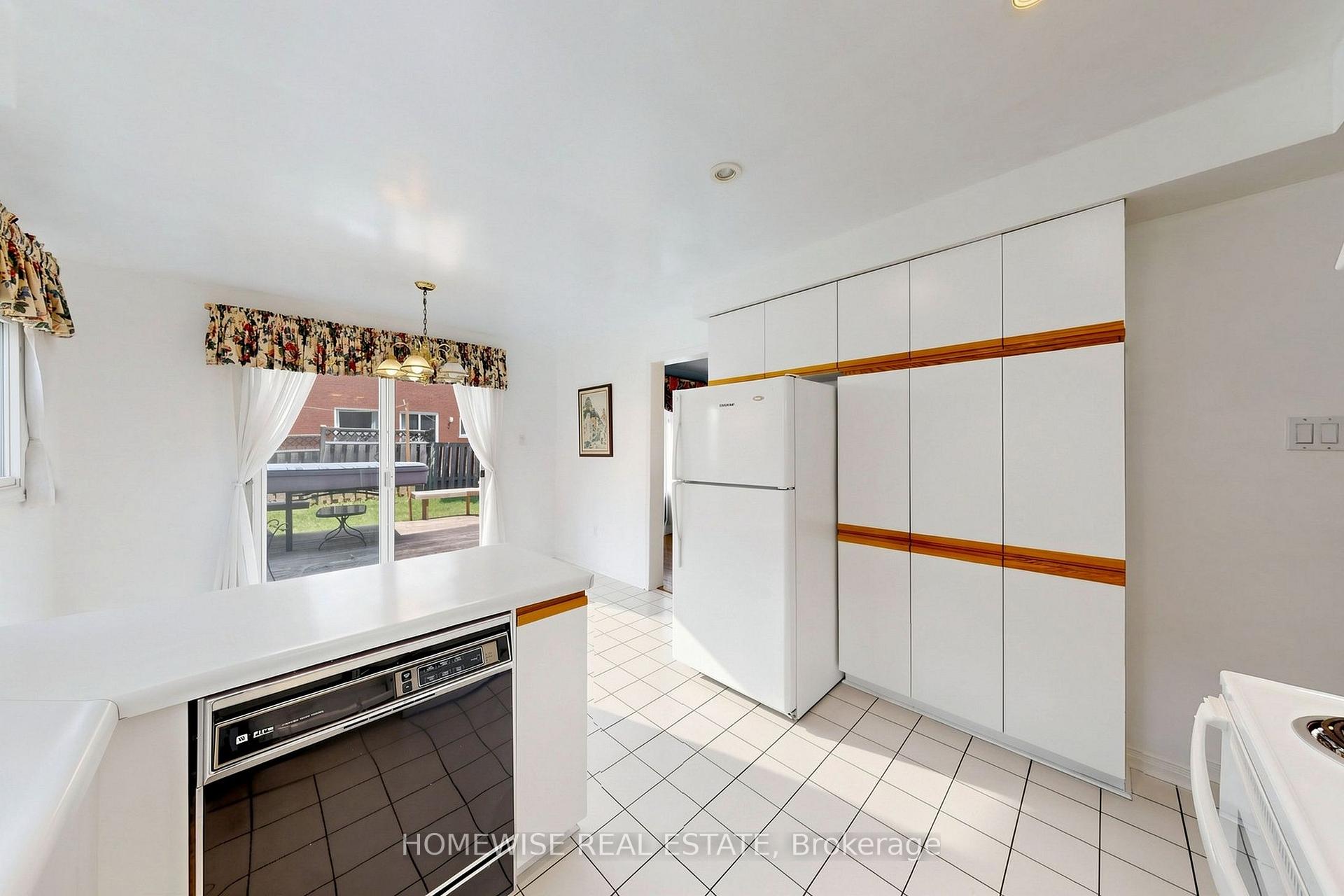 Photo 11 of Unit Main, 11 Briarcliffe Crescent, Vaughan, Brownridge — HOMEH