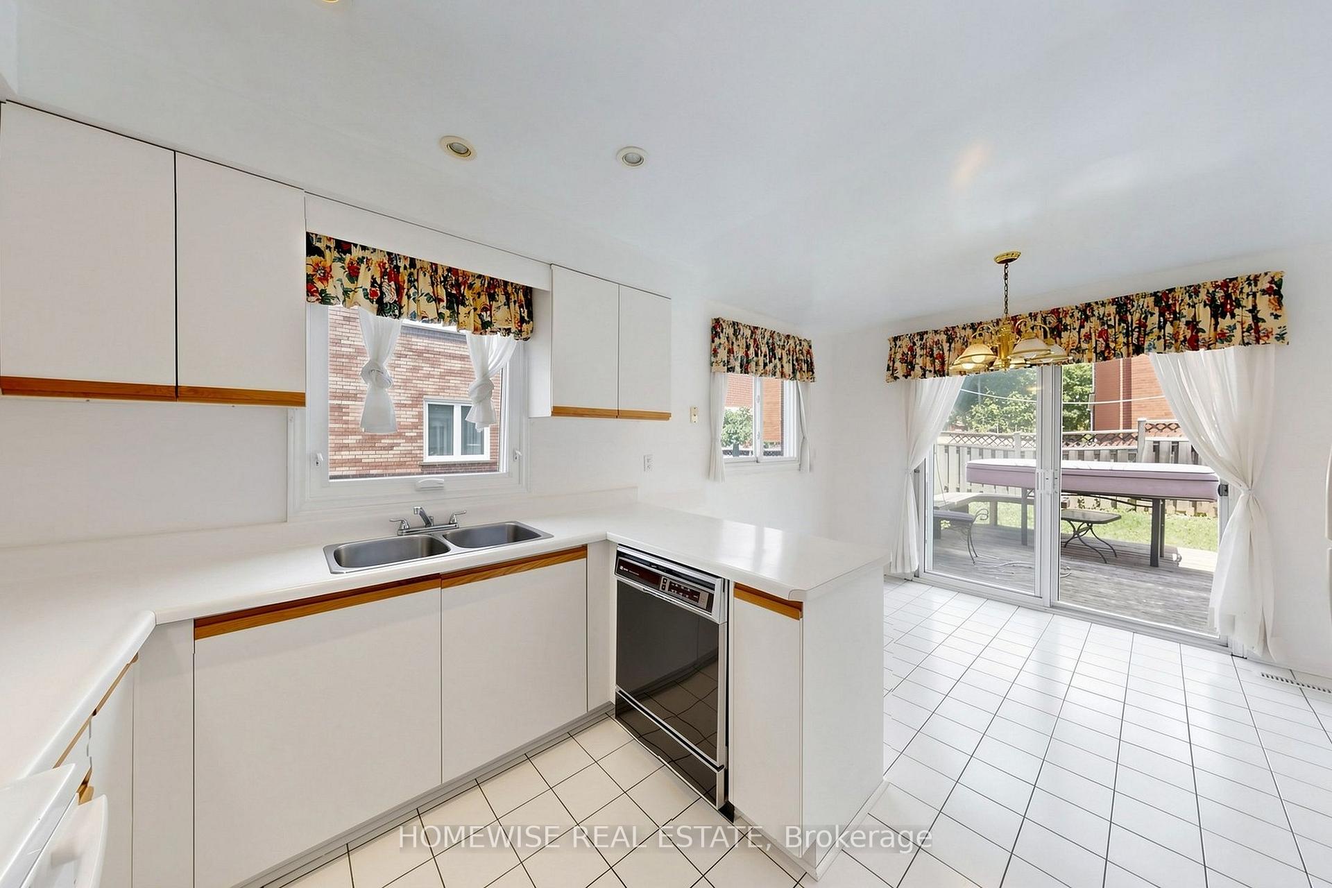 Photo 10 of Unit Main, 11 Briarcliffe Crescent, Vaughan, Brownridge — HOMEH