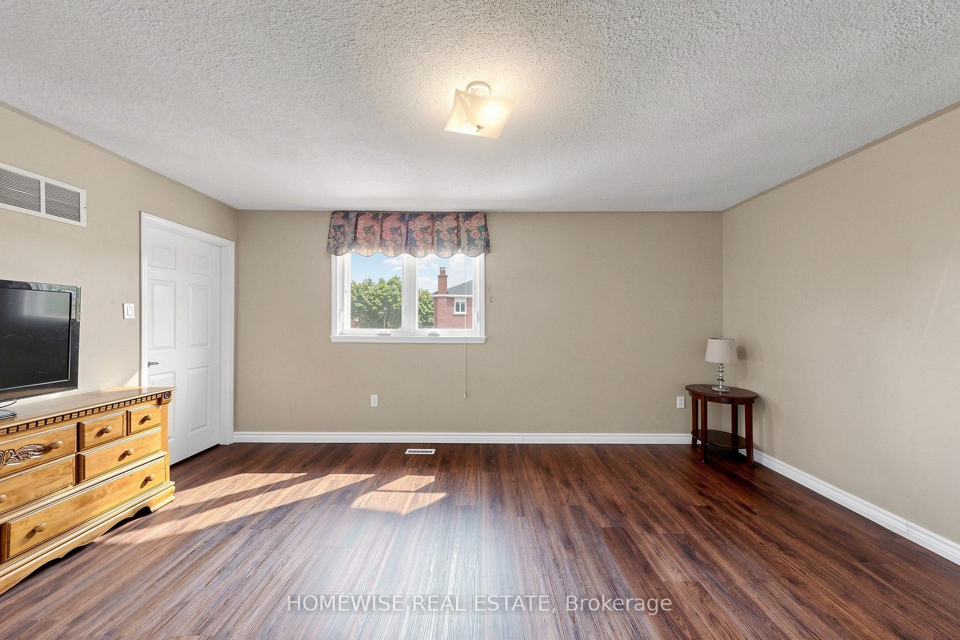 Photo 22 of Unit Main, 11 Briarcliffe Crescent, Vaughan, Brownridge — HOMEH