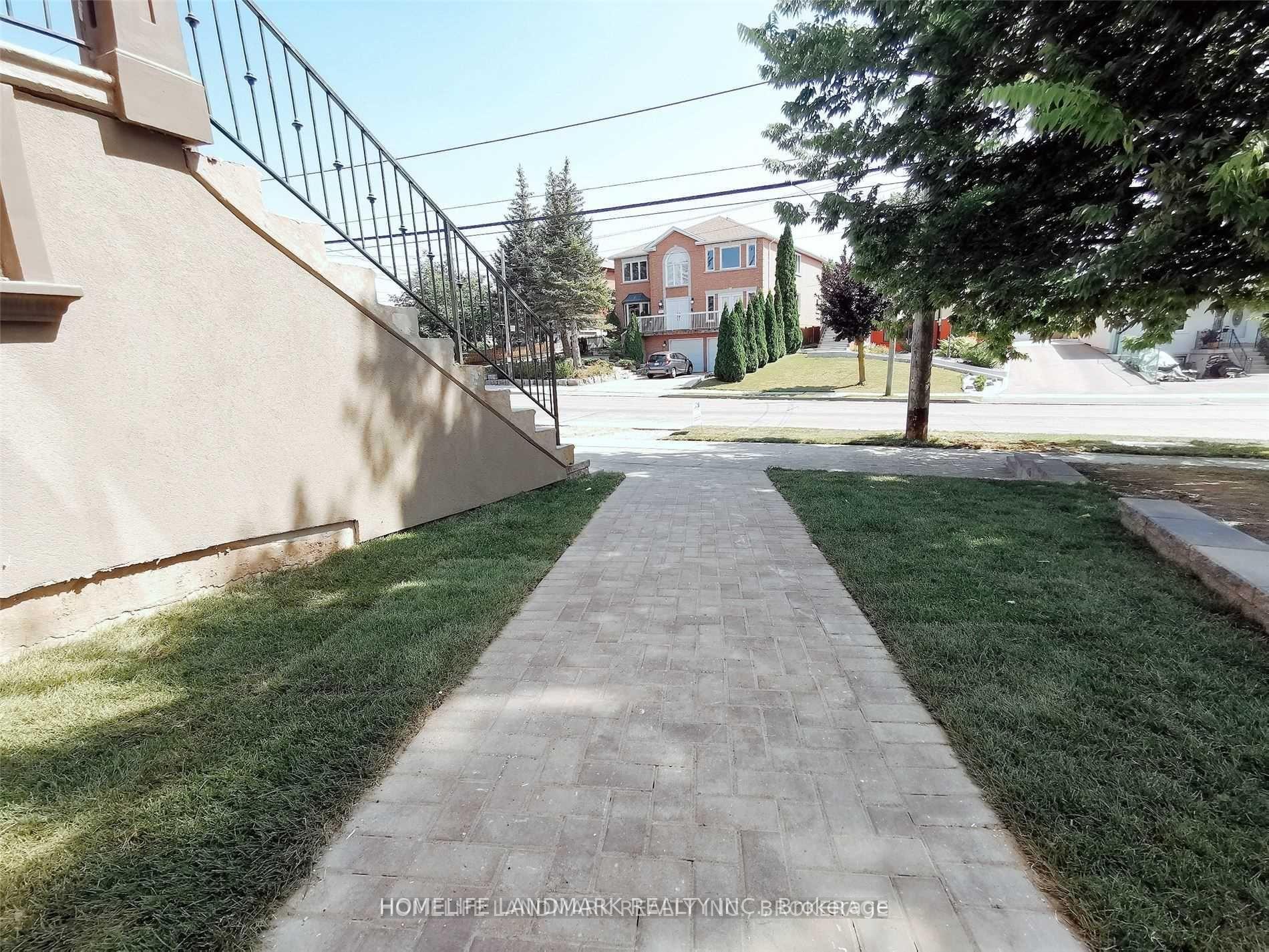 Photo 2 of Unit Basement, 288 Maple Leaf Drive, North York, Rustic — HOMEH