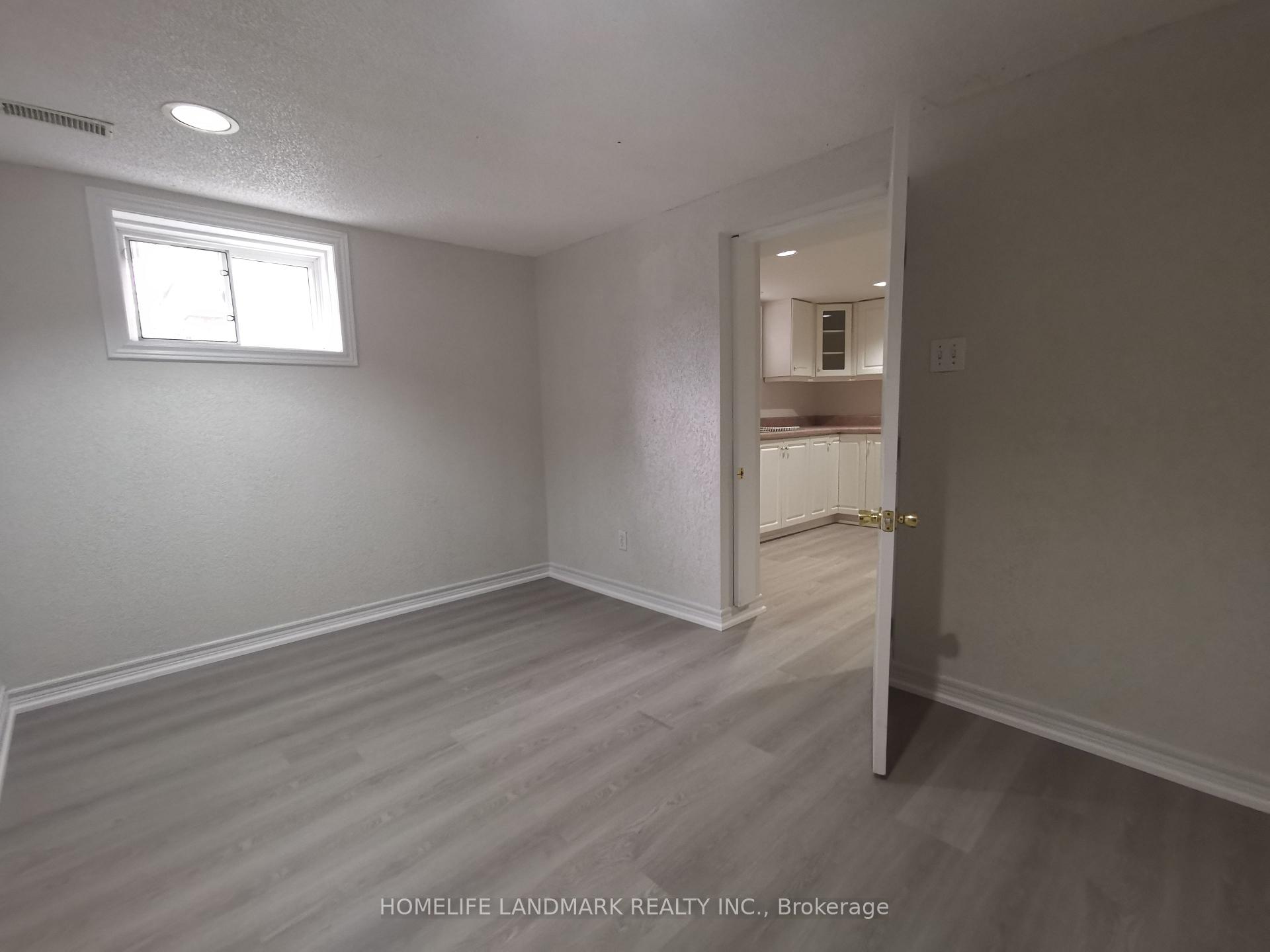 Photo 4 of Unit Basement, 288 Maple Leaf Drive, North York, Rustic — HOMEH