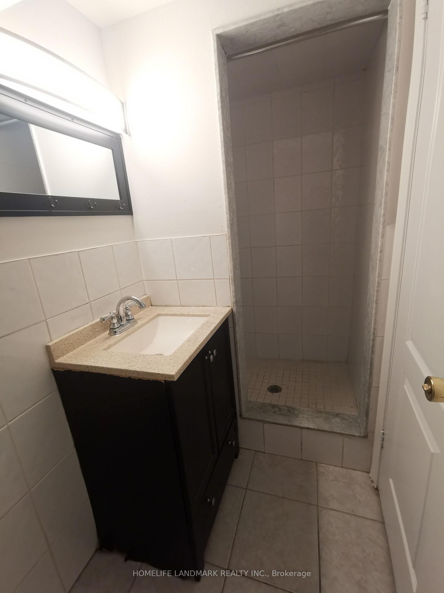 Photo 10 of Unit Basement, 288 Maple Leaf Drive, North York, Rustic — HOMEH