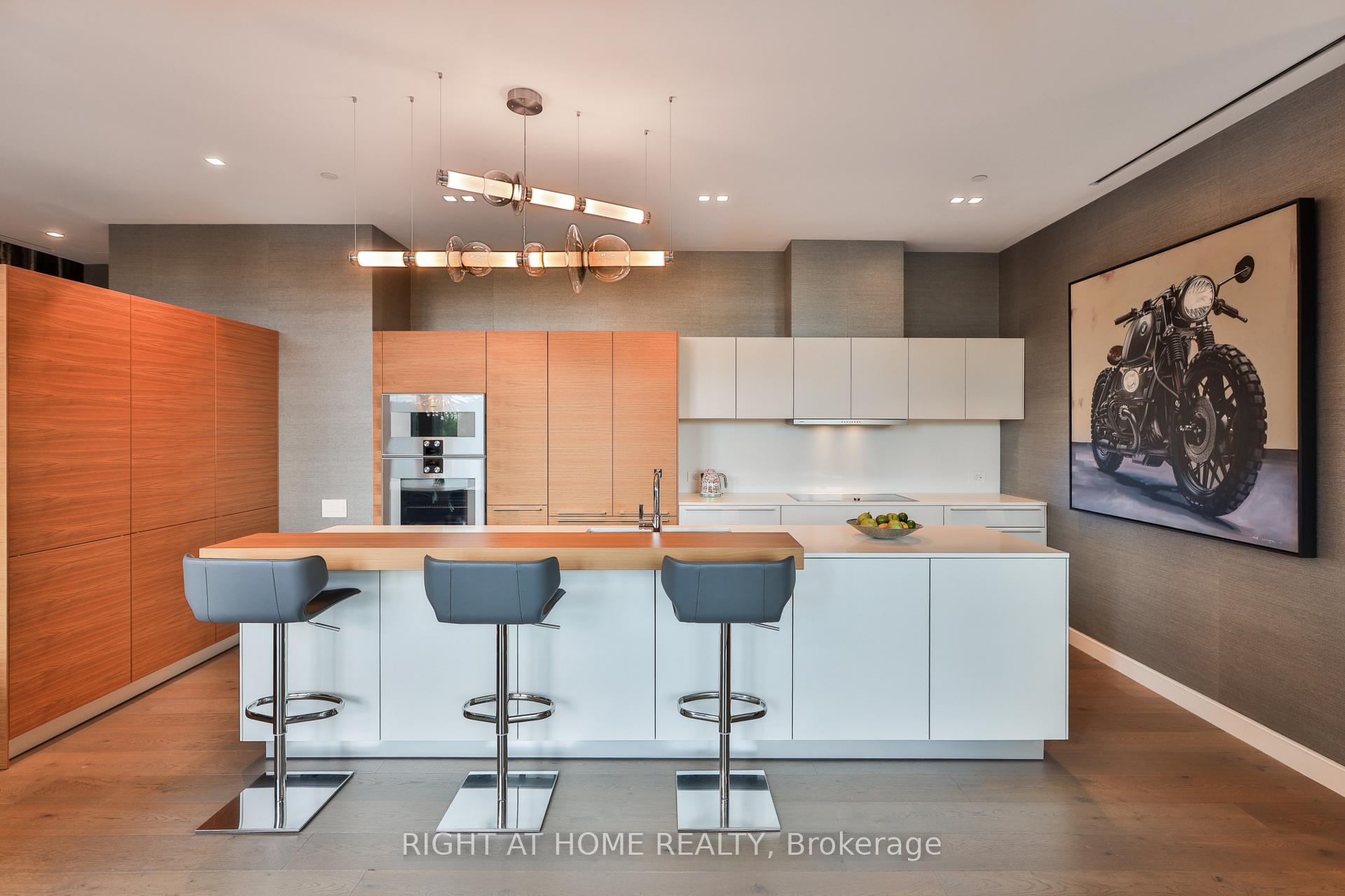 Photo 8 of Unit 501, 1 Roxborough Street E, Toronto, Rosedale-Moore Park — HOMEH