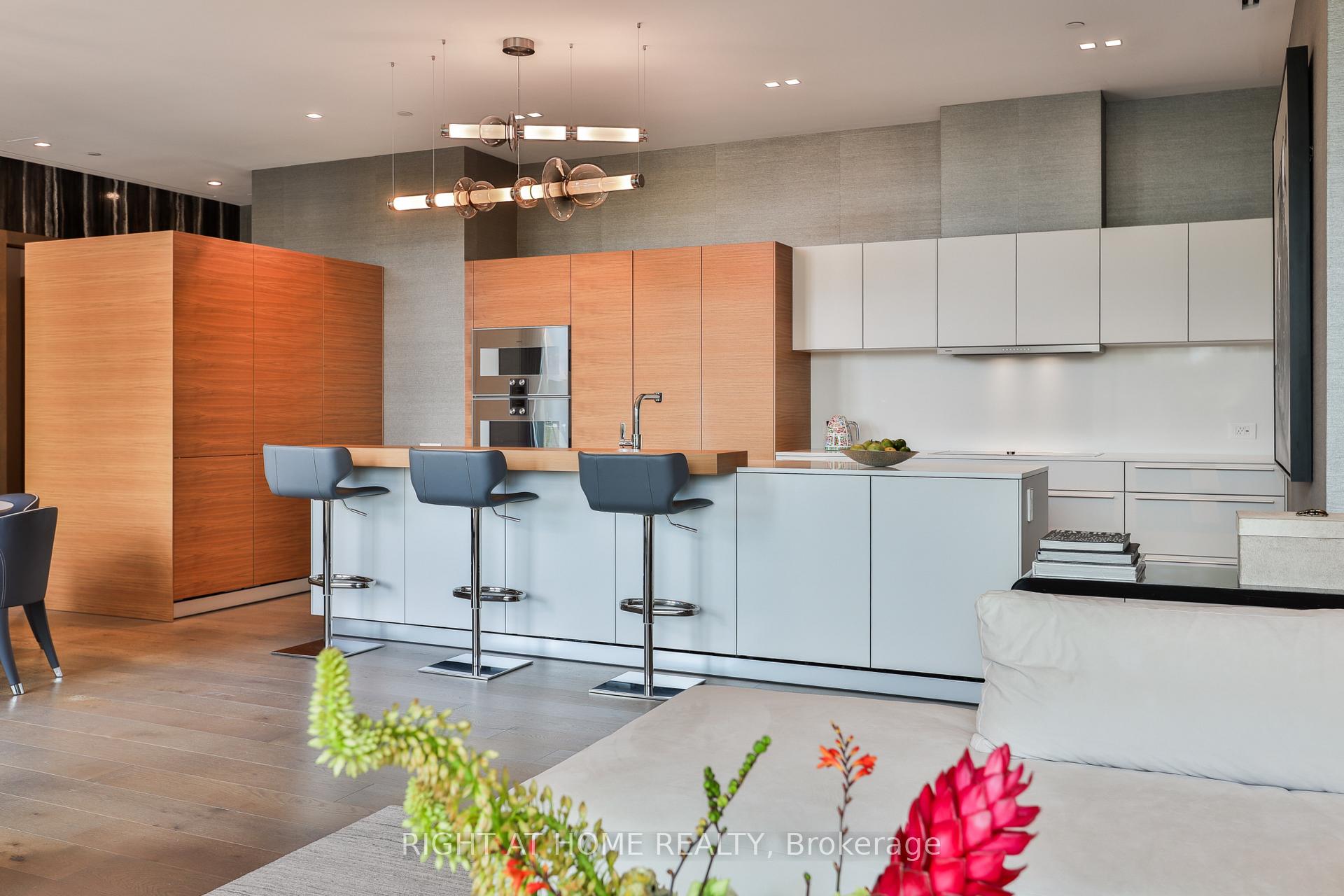 Photo 10 of Unit 501, 1 Roxborough Street E, Toronto, Rosedale-Moore Park — HOMEH