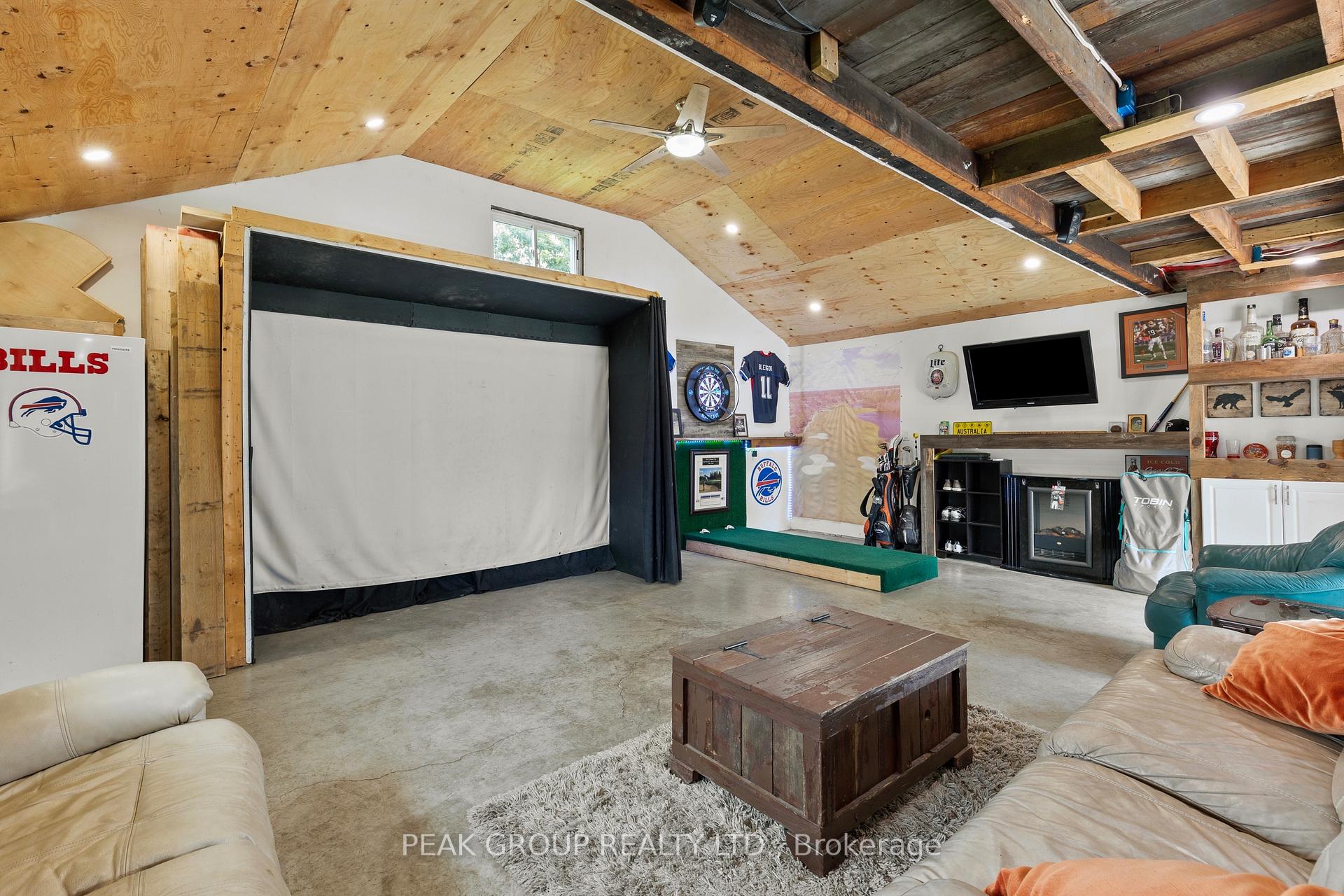 Photo 3 of 19 Bosnich Avenue, Welland, Broadway — HOMEH