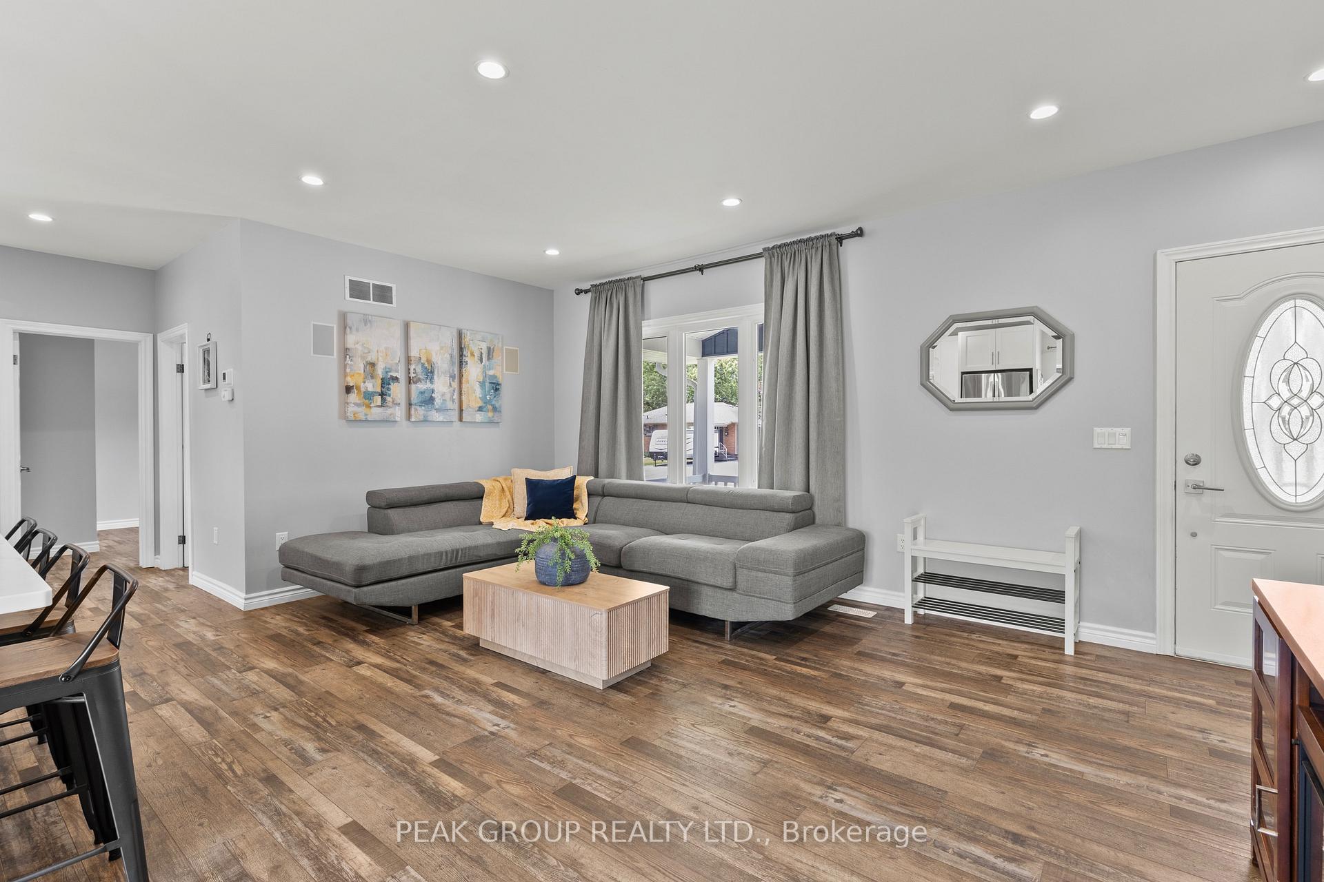Photo 7 of 19 Bosnich Avenue, Welland, Broadway — HOMEH