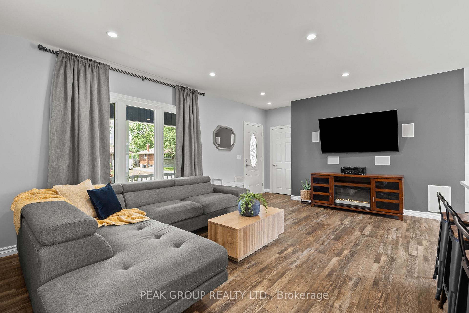 Photo 8 of 19 Bosnich Avenue, Welland, Broadway — HOMEH