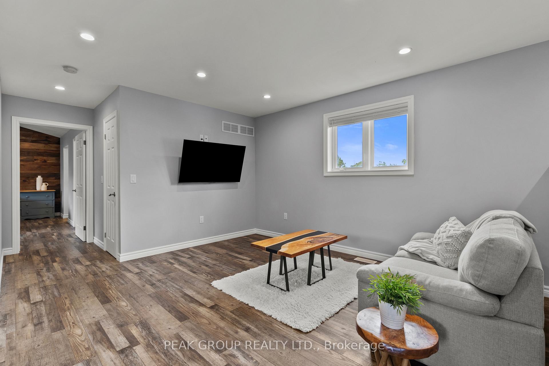Photo 19 of 19 Bosnich Avenue, Welland, Broadway — HOMEH