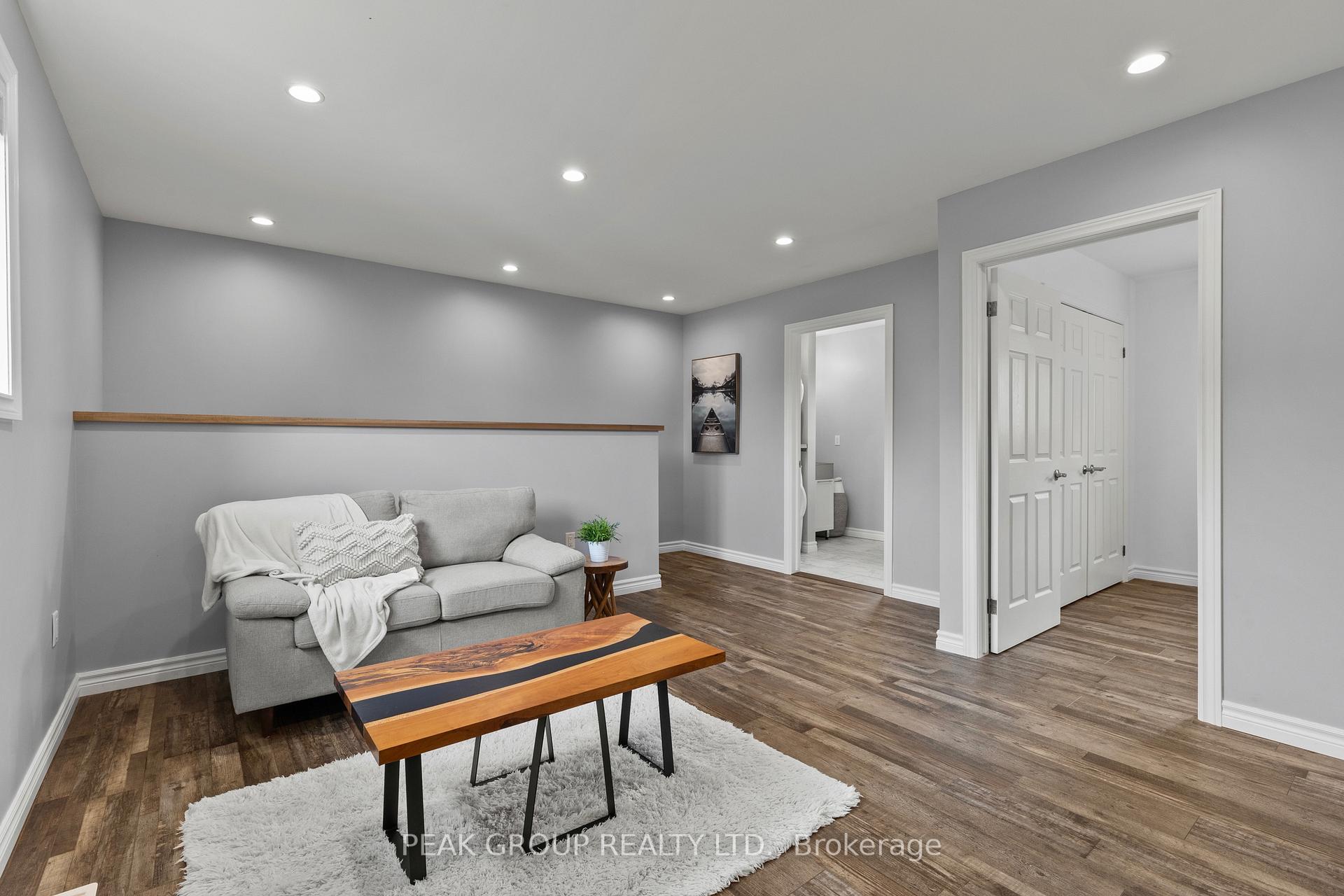 Photo 20 of 19 Bosnich Avenue, Welland, Broadway — HOMEH