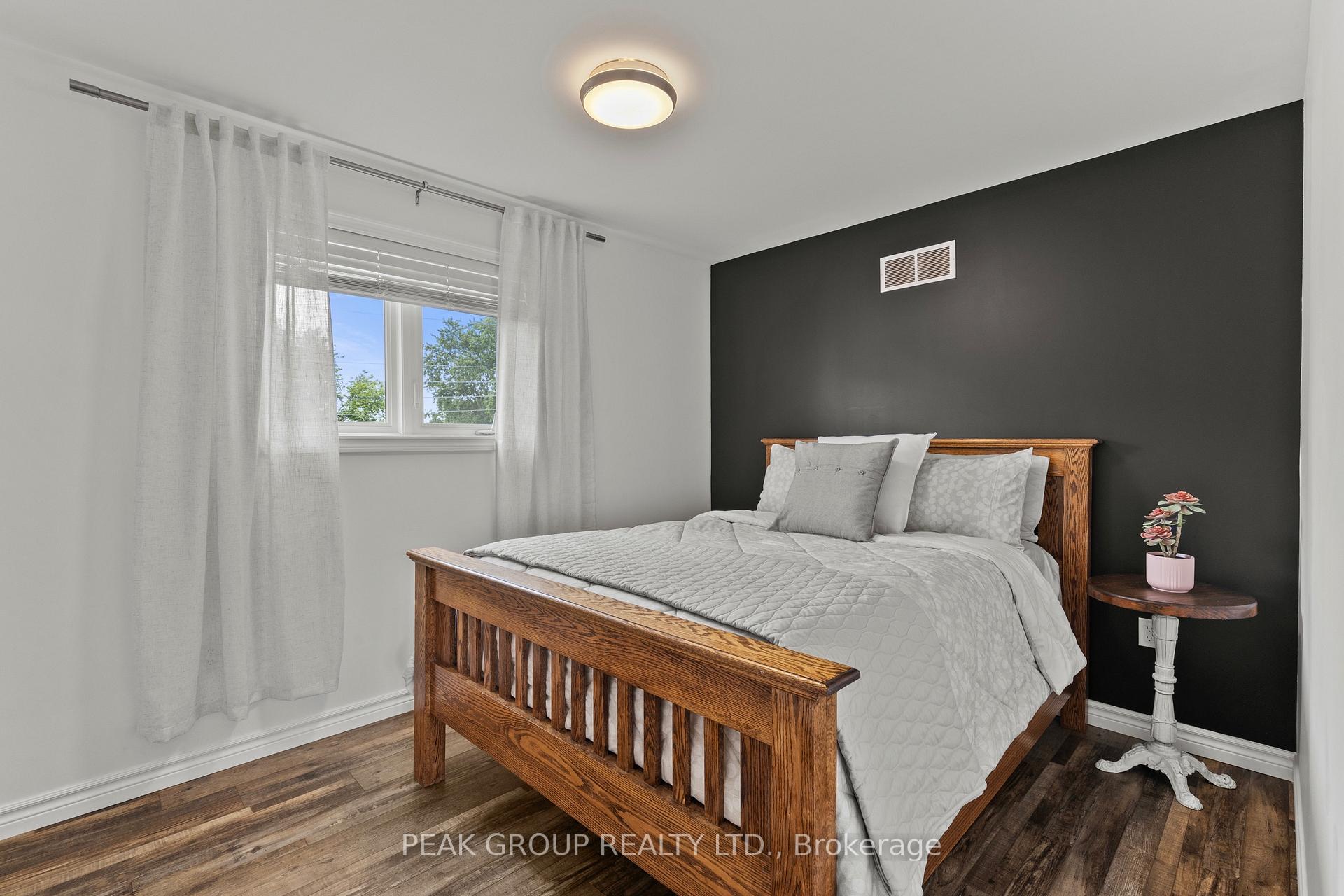 Photo 22 of 19 Bosnich Avenue, Welland, Broadway — HOMEH