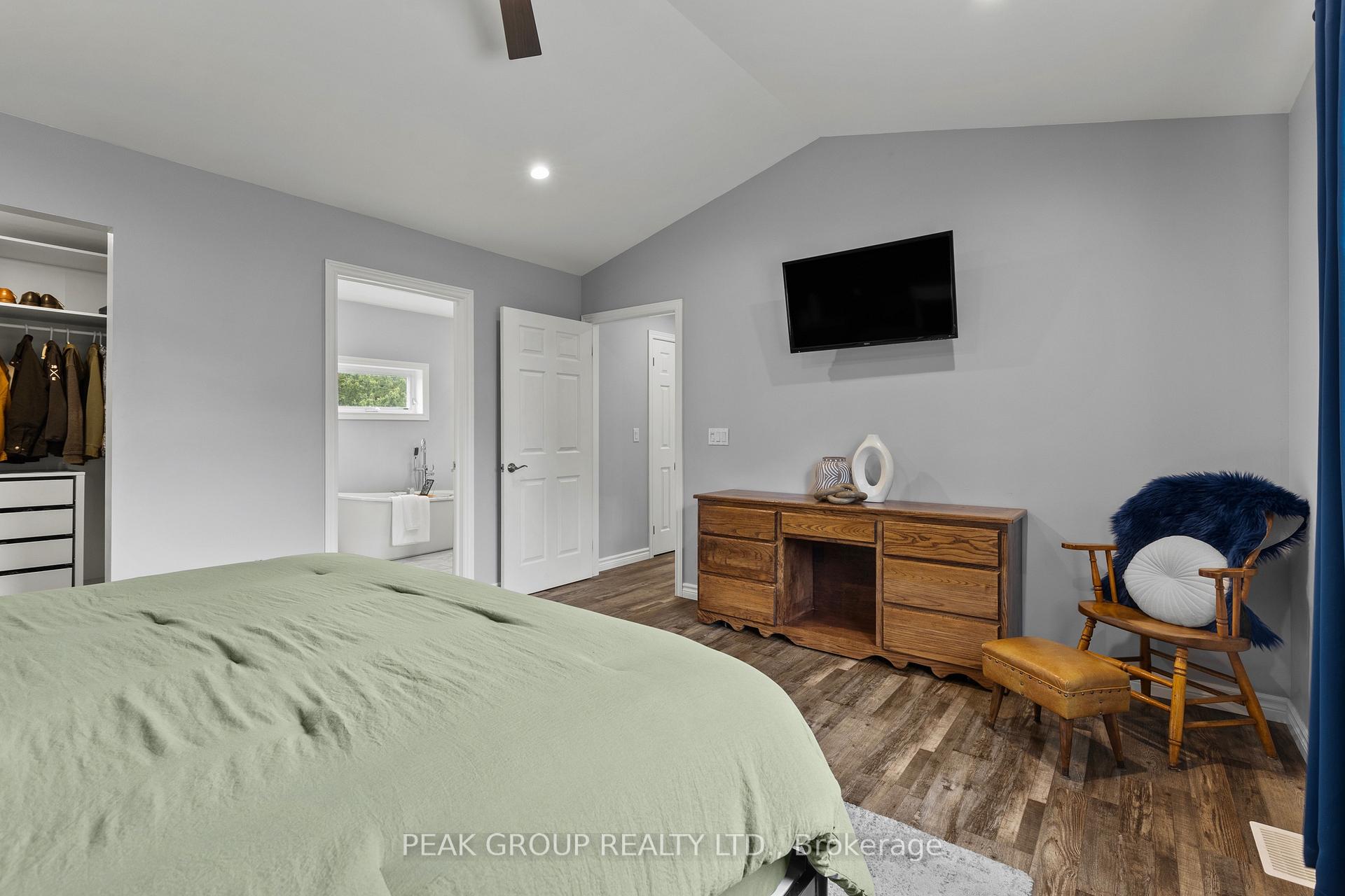 Photo 24 of 19 Bosnich Avenue, Welland, Broadway — HOMEH