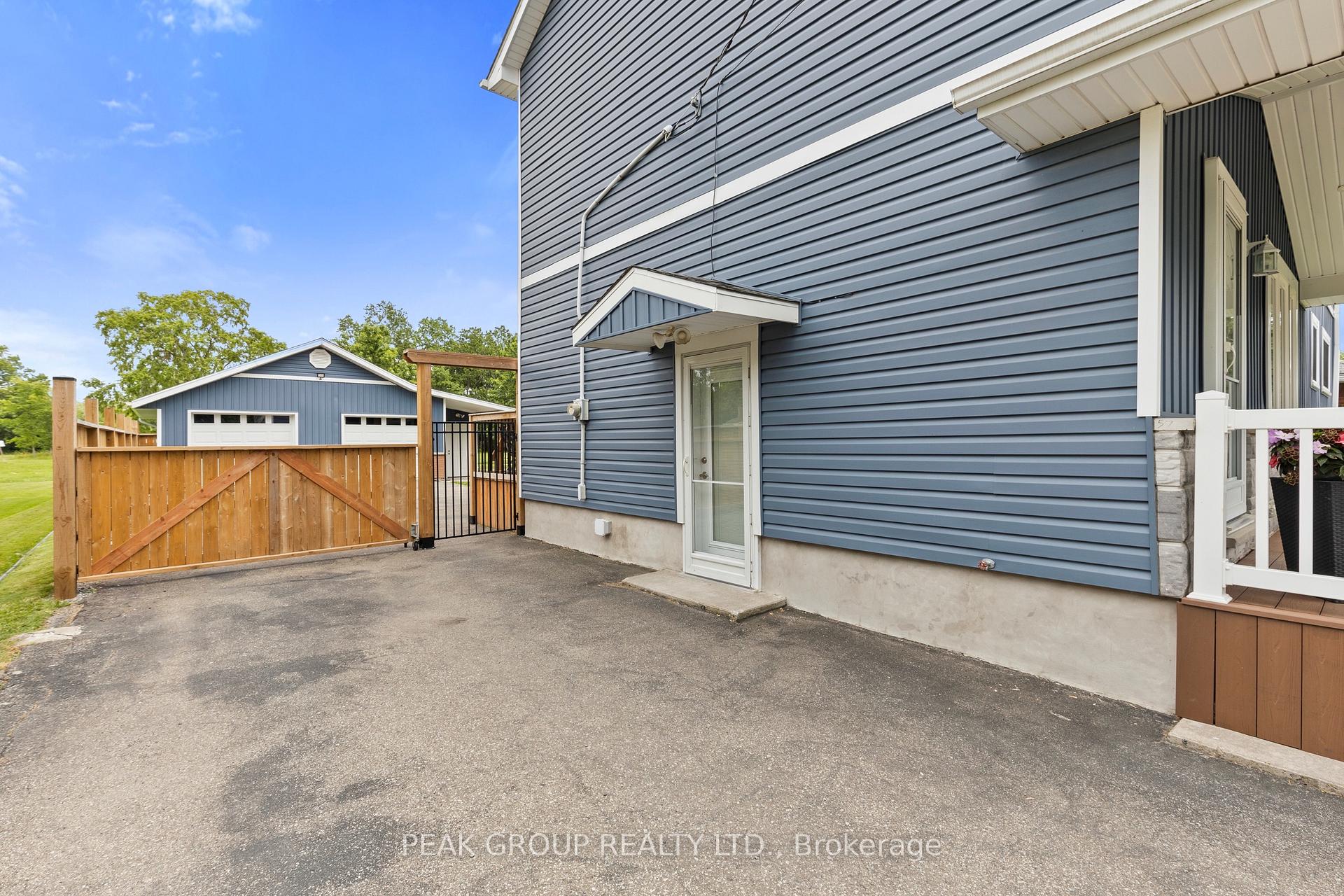Photo 28 of 19 Bosnich Avenue, Welland, Broadway — HOMEH