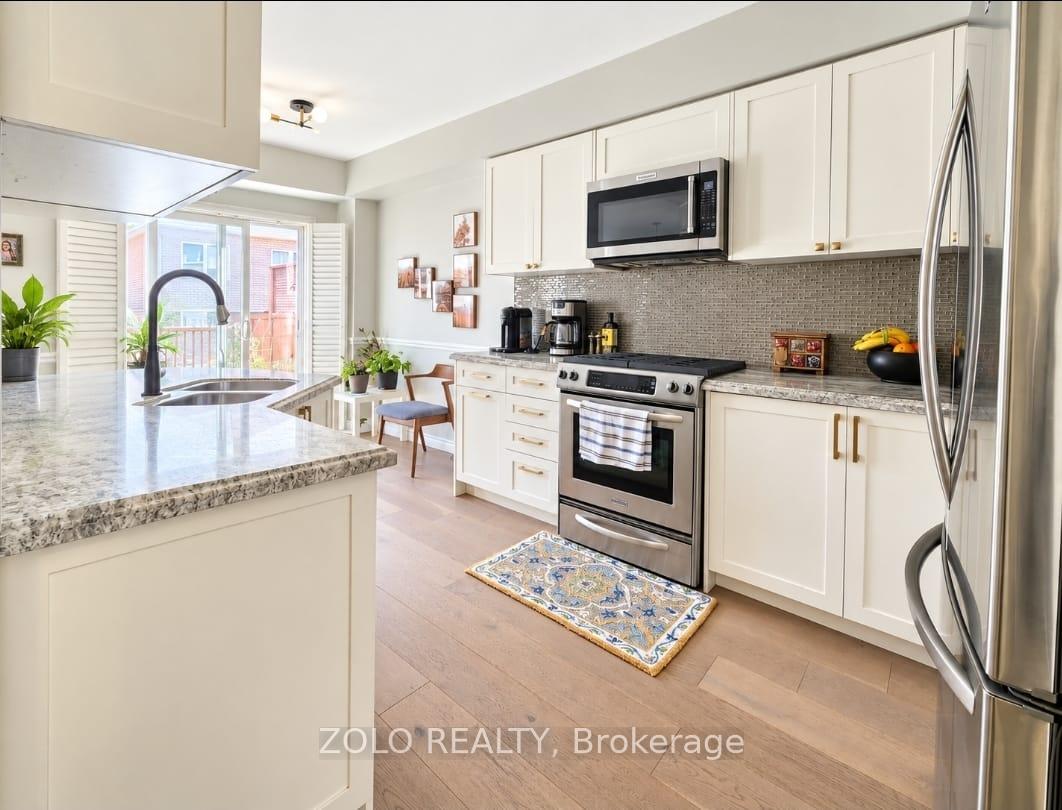 Photo 7 of 33 Walkview Crescent, Richmond Hill, Oak Ridges — HOMEH