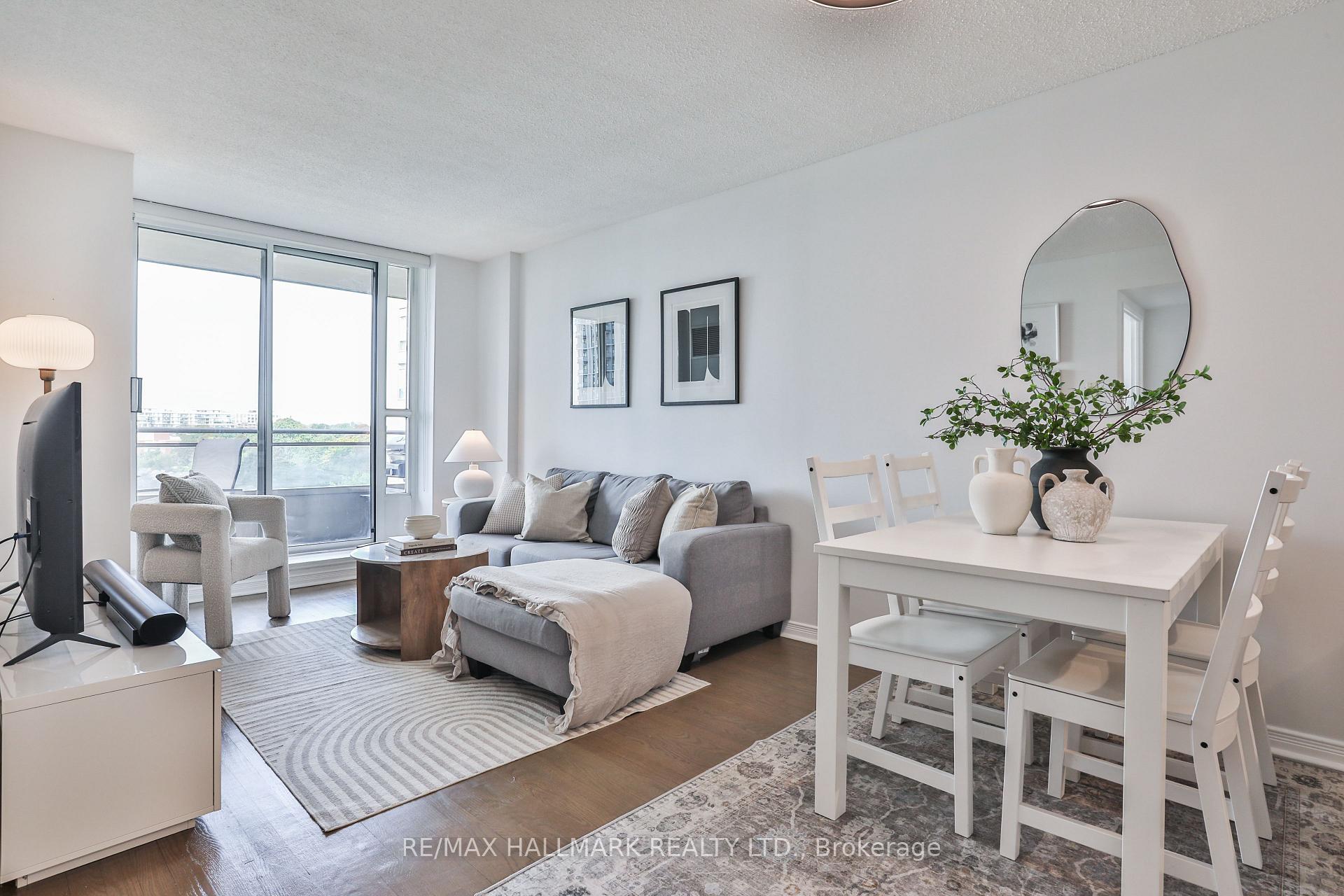 Photo 3 of Unit 716, 245 Davisville Avenue, Toronto, Mount Pleasant West — HOMEH