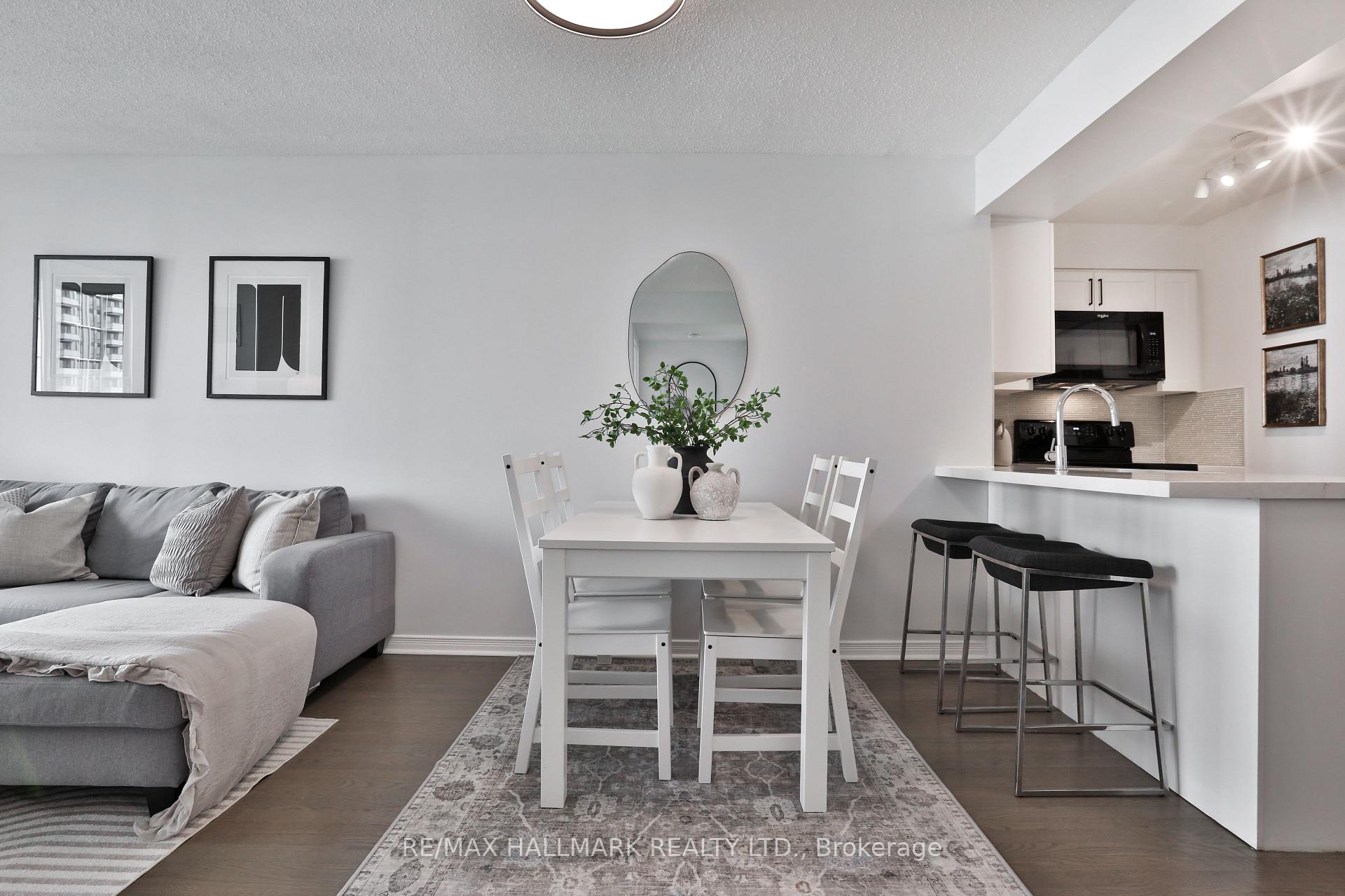 Photo 6 of Unit 716, 245 Davisville Avenue, Toronto, Mount Pleasant West — HOMEH