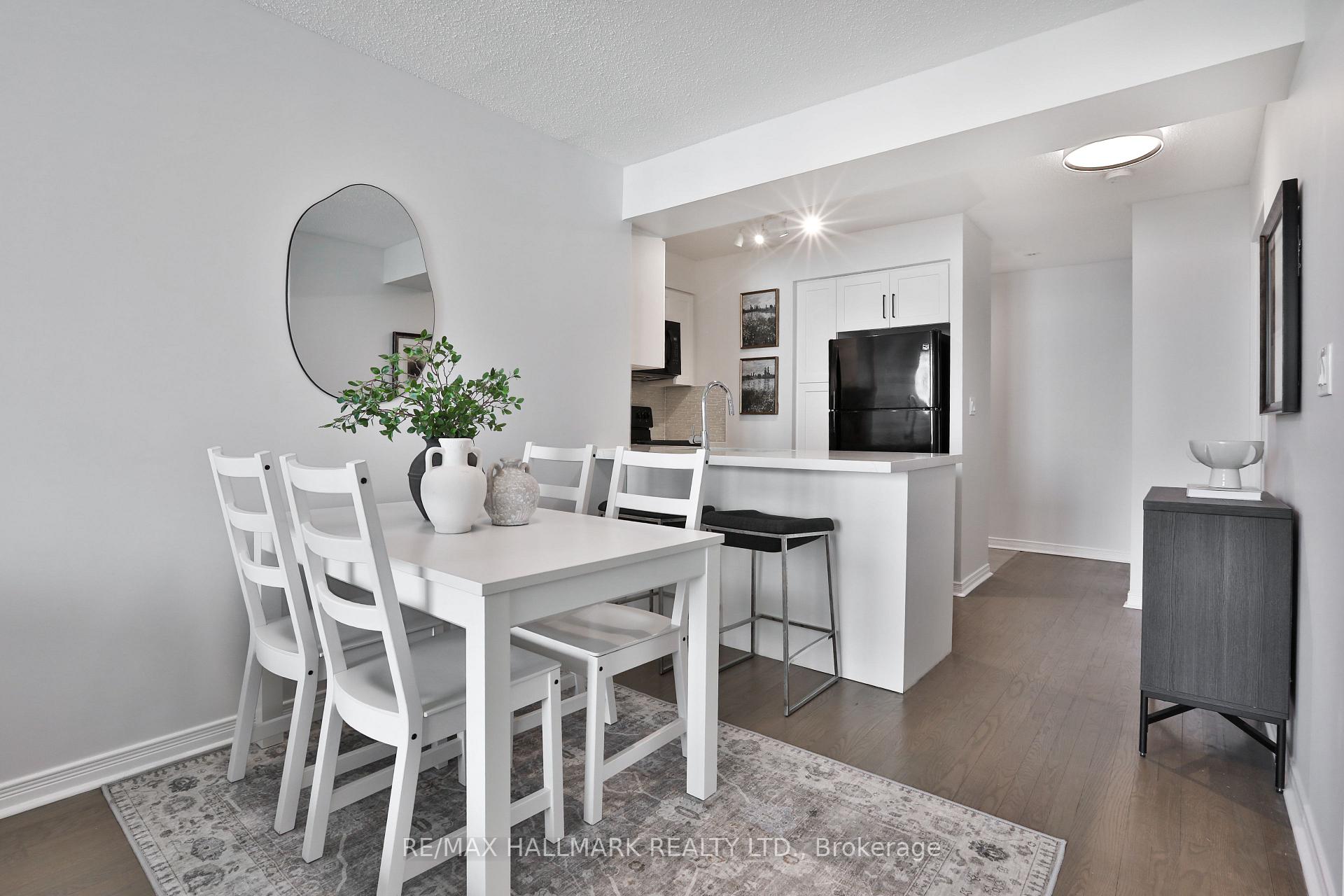 Photo 8 of Unit 716, 245 Davisville Avenue, Toronto, Mount Pleasant West — HOMEH