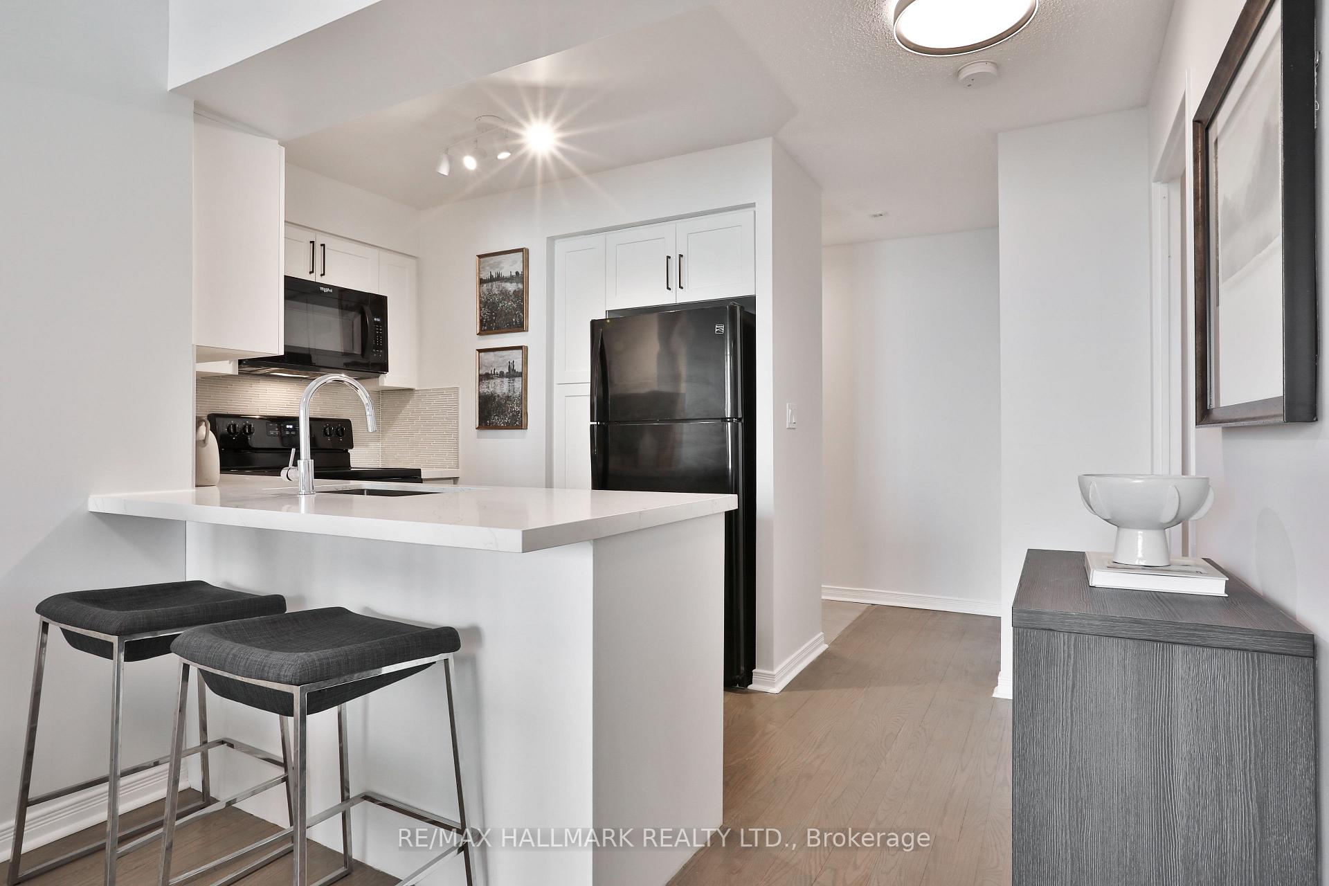 Photo 9 of Unit 716, 245 Davisville Avenue, Toronto, Mount Pleasant West — HOMEH