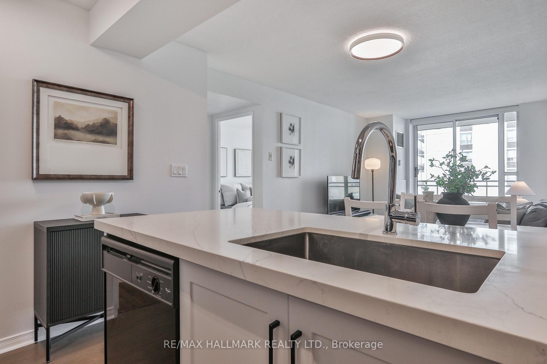 Photo 12 of Unit 716, 245 Davisville Avenue, Toronto, Mount Pleasant West — HOMEH