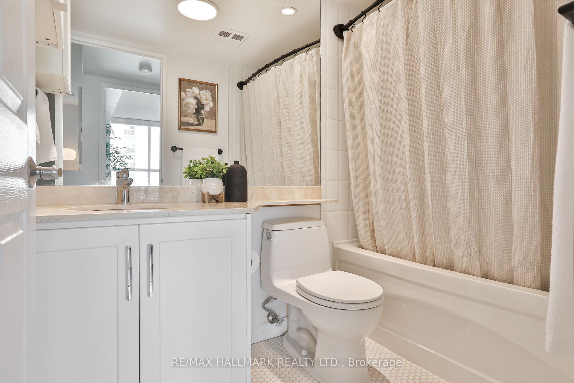Photo 15 of Unit 716, 245 Davisville Avenue, Toronto, Mount Pleasant West — HOMEH