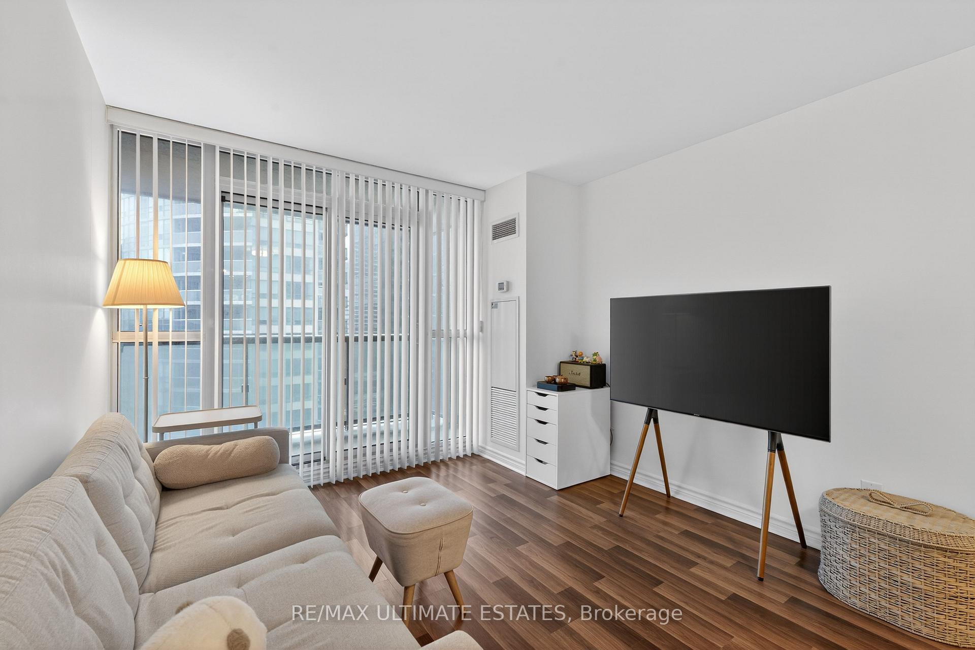 Photo 11 of Unit 2205, 19 Grand Trunk Crescent, Toronto, Waterfront Communities — HOMEH
