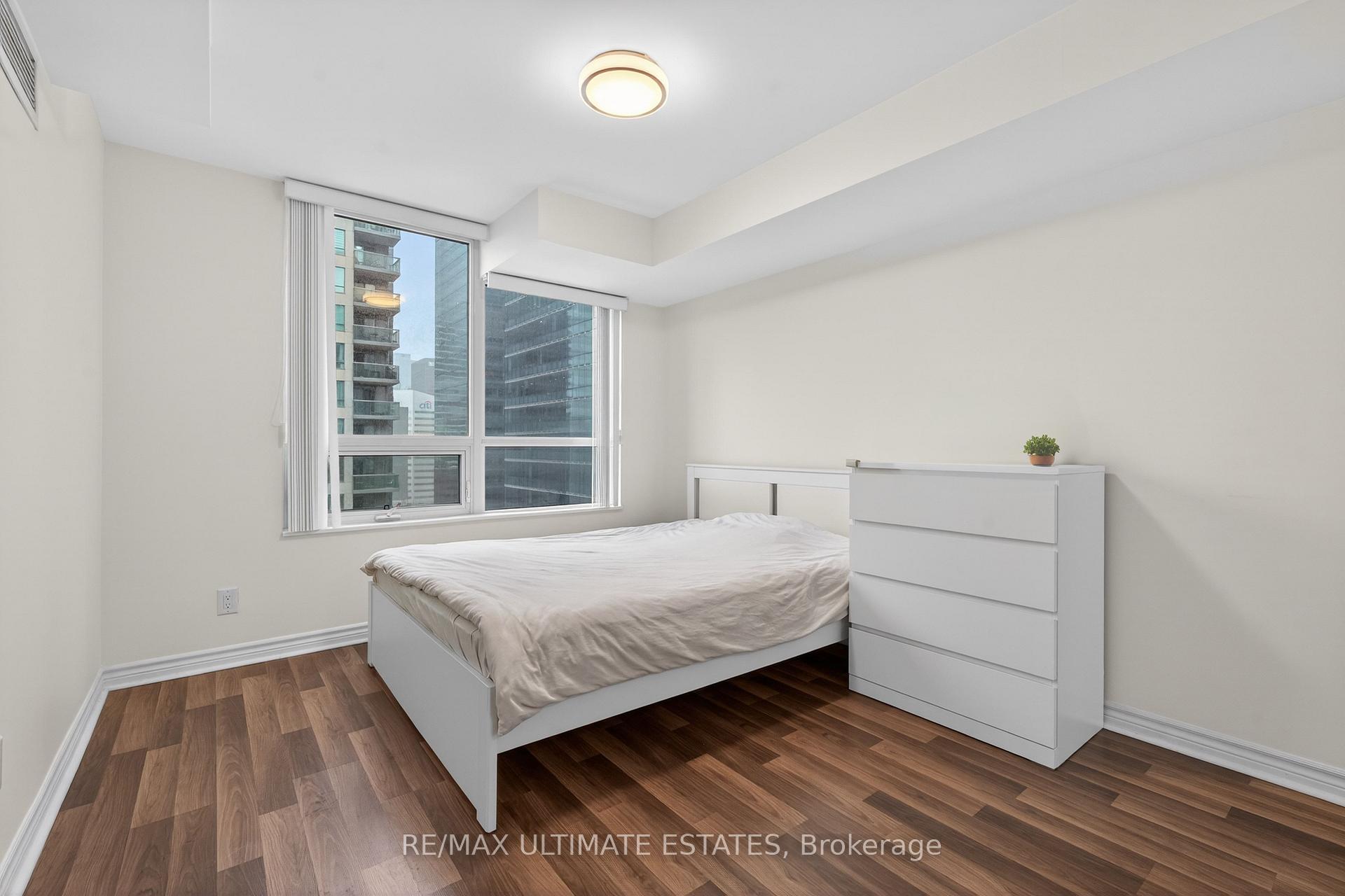 Photo 19 of Unit 2205, 19 Grand Trunk Crescent, Toronto, Waterfront Communities — HOMEH
