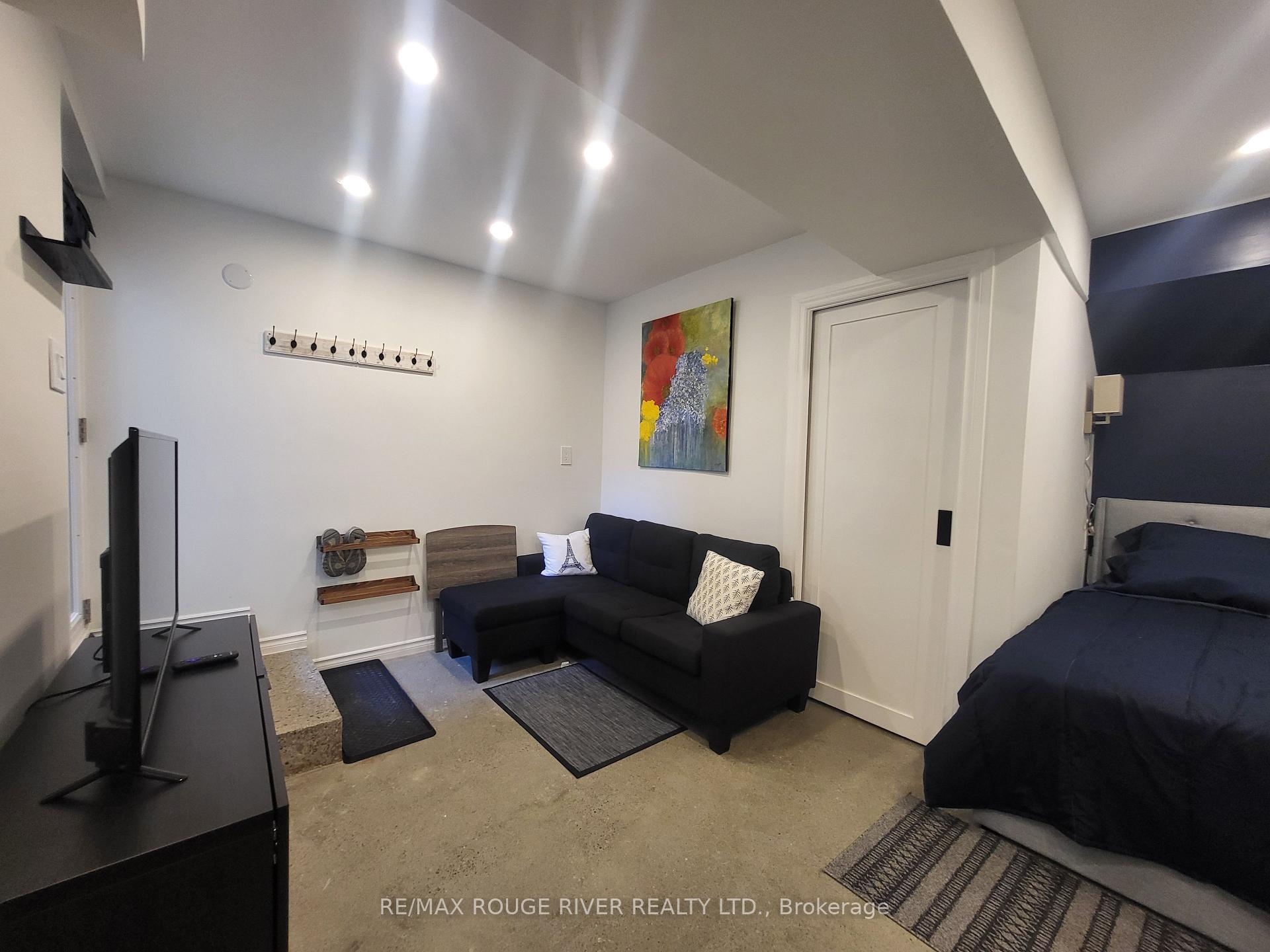 Photo 3 of Unit Lower, 6 Lippincott Street, Toronto, Kensington-Chinatown — HOMEH