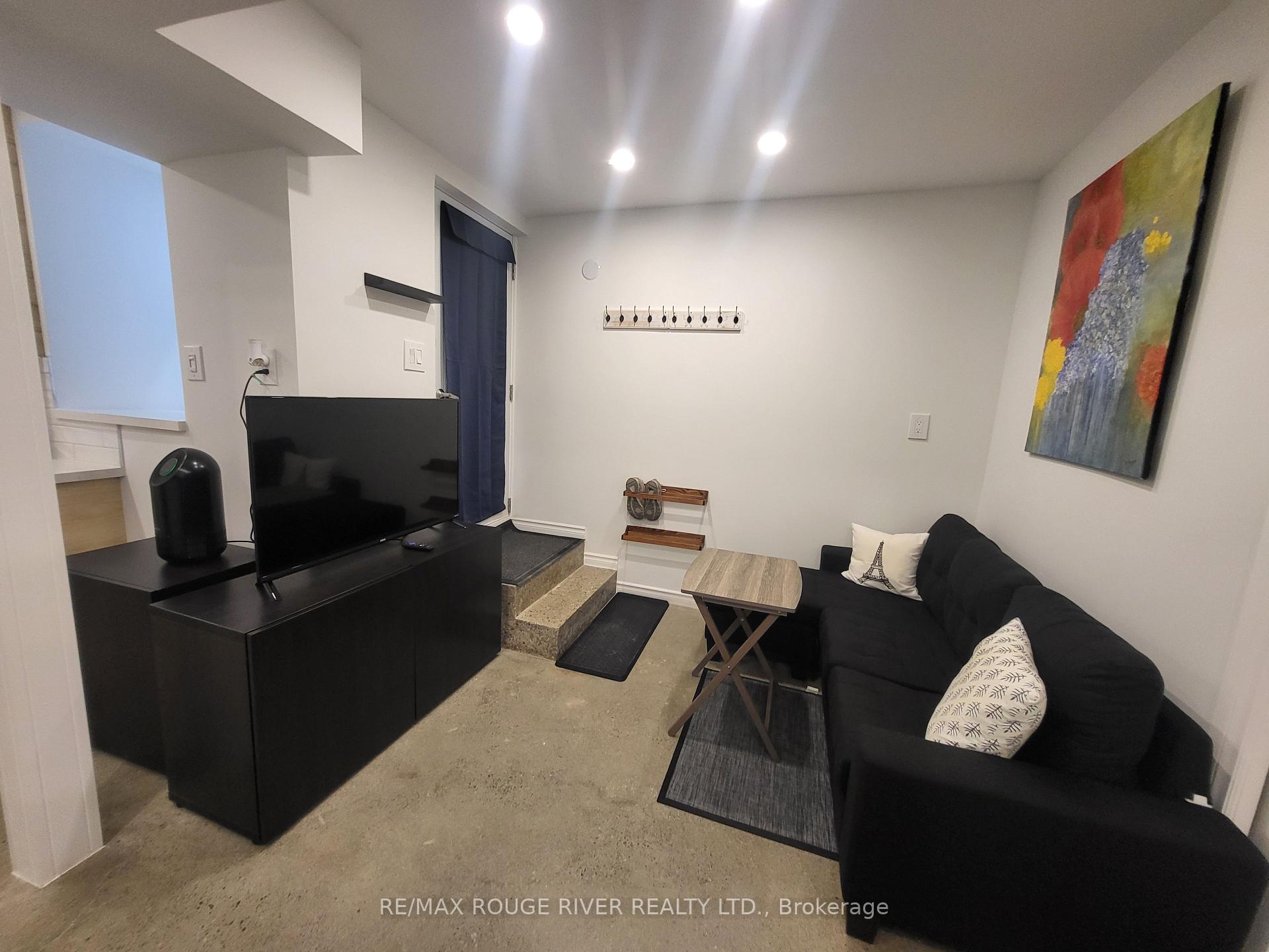 Photo 5 of Unit Lower, 6 Lippincott Street, Toronto, Kensington-Chinatown — HOMEH
