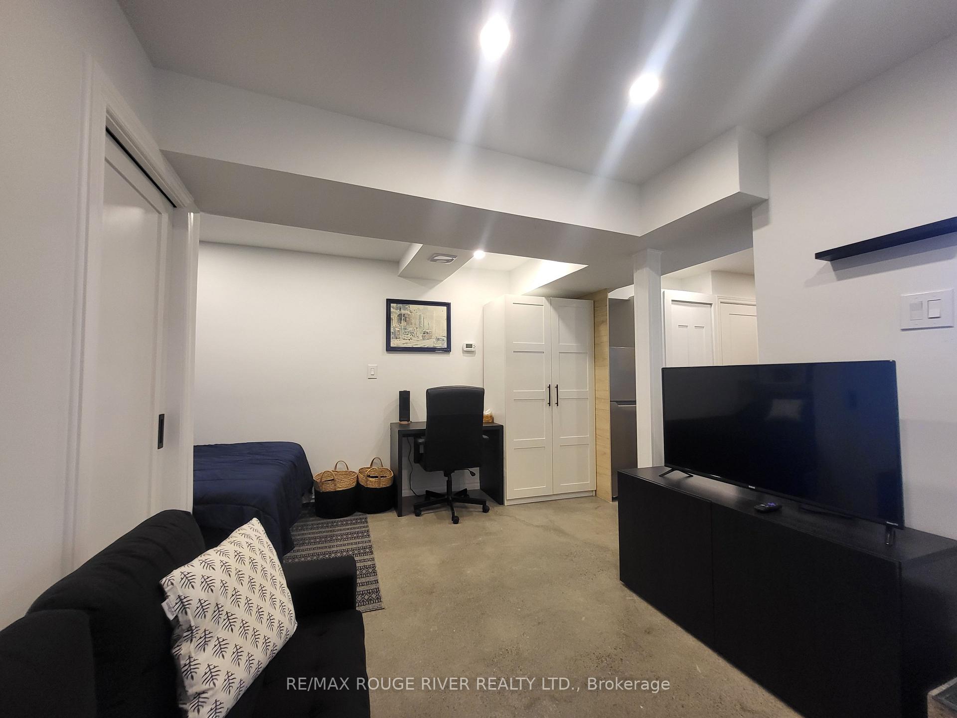 Photo 7 of Unit Lower, 6 Lippincott Street, Toronto, Kensington-Chinatown — HOMEH