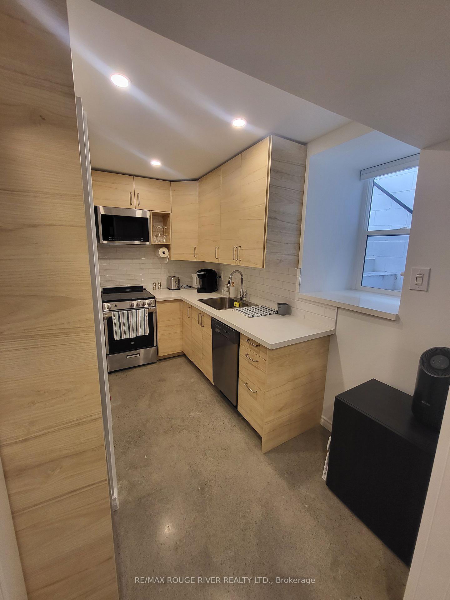Photo 13 of Unit Lower, 6 Lippincott Street, Toronto, Kensington-Chinatown — HOMEH
