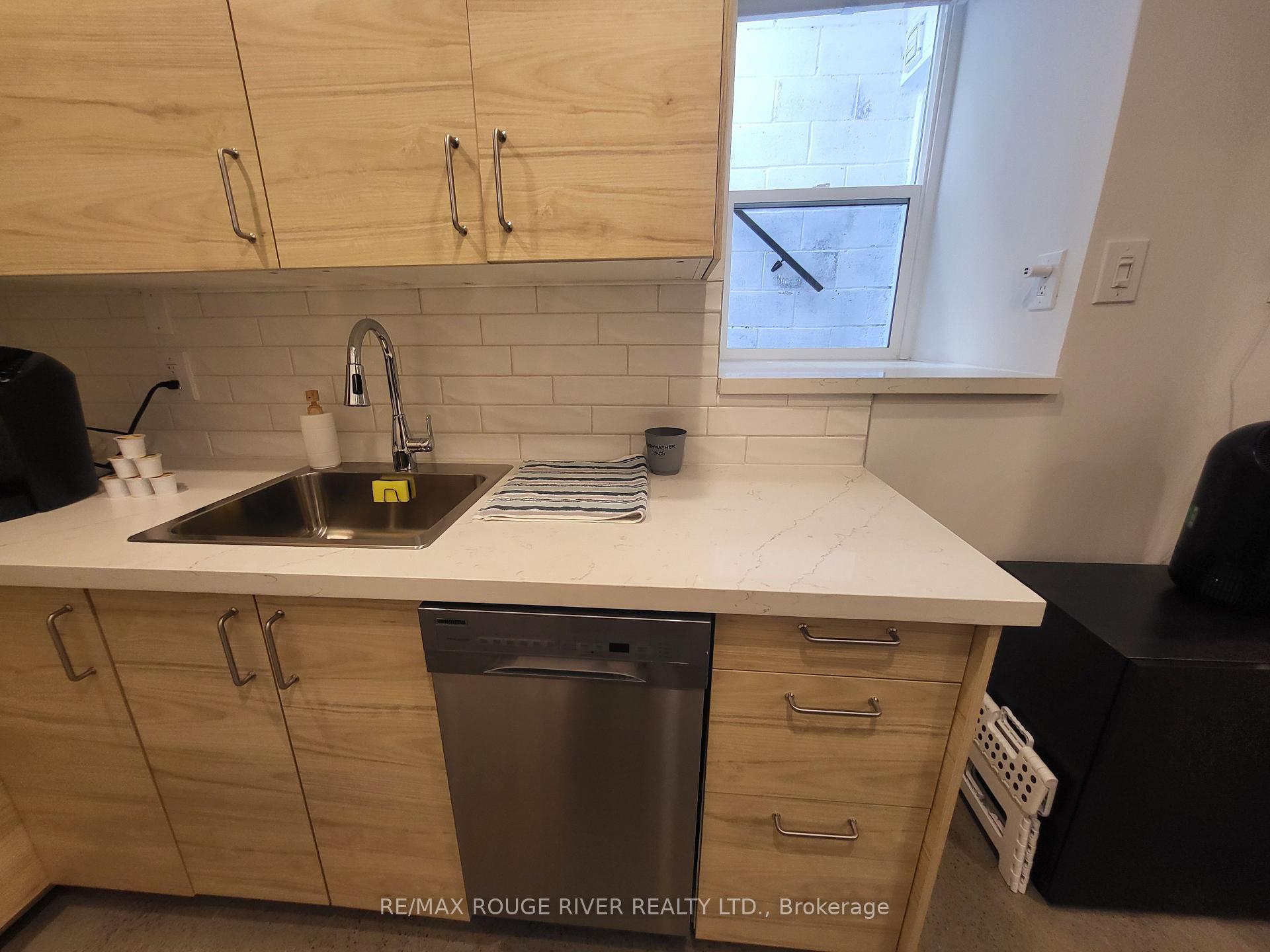 Photo 14 of Unit Lower, 6 Lippincott Street, Toronto, Kensington-Chinatown — HOMEH