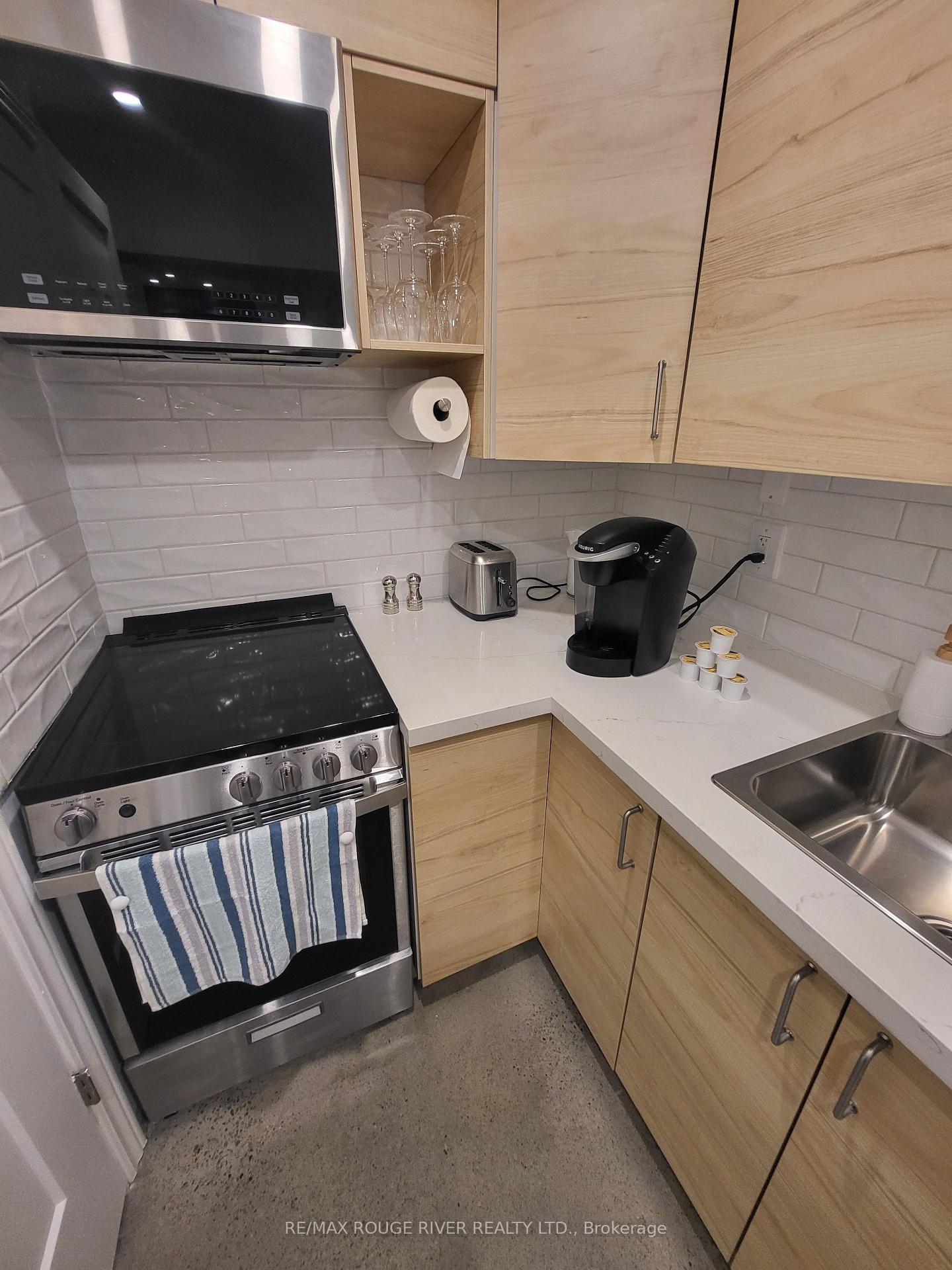 Photo 15 of Unit Lower, 6 Lippincott Street, Toronto, Kensington-Chinatown — HOMEH