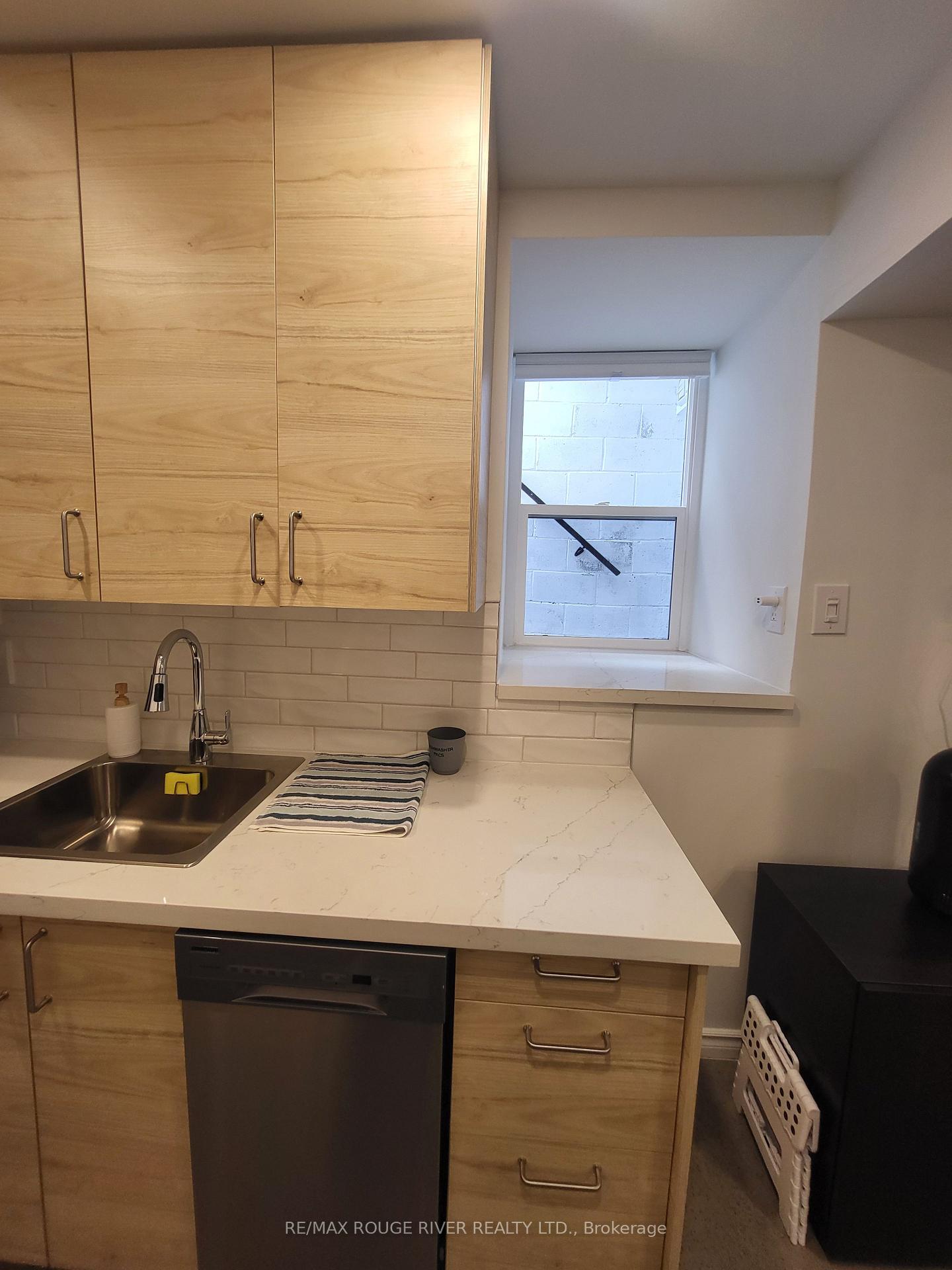 Photo 17 of Unit Lower, 6 Lippincott Street, Toronto, Kensington-Chinatown — HOMEH