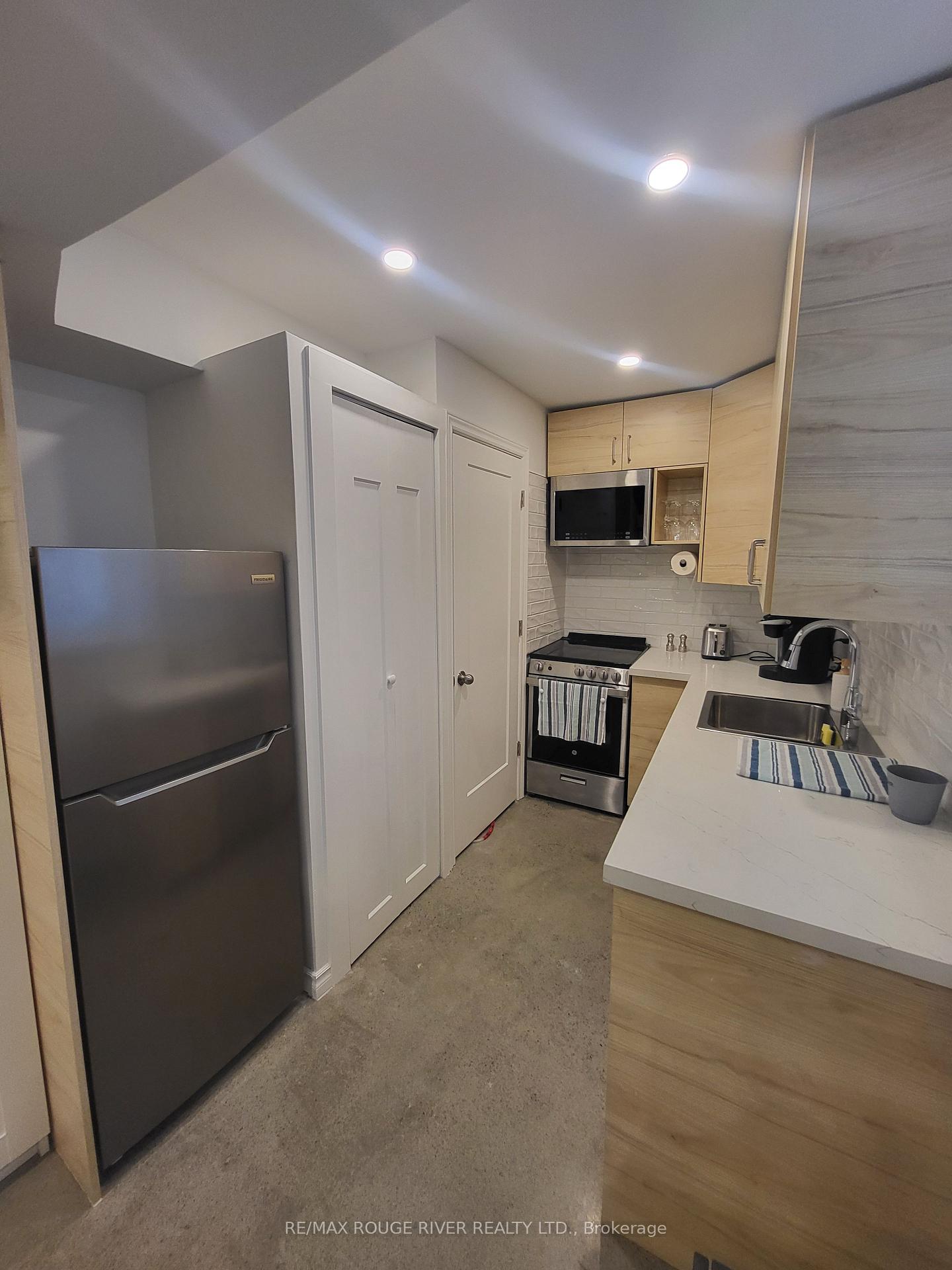 Photo 18 of Unit Lower, 6 Lippincott Street, Toronto, Kensington-Chinatown — HOMEH