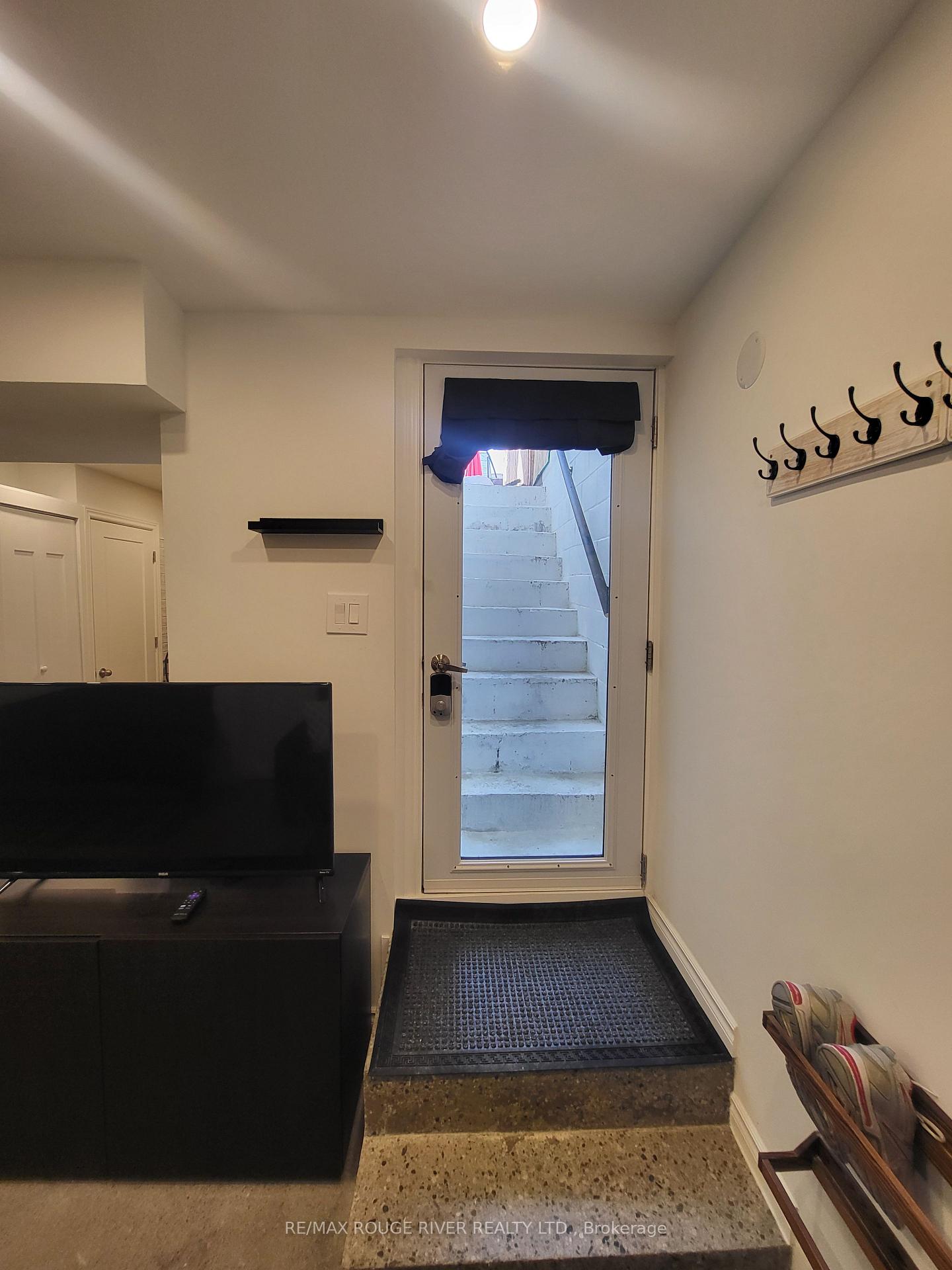 Photo 26 of Unit Lower, 6 Lippincott Street, Toronto, Kensington-Chinatown — HOMEH