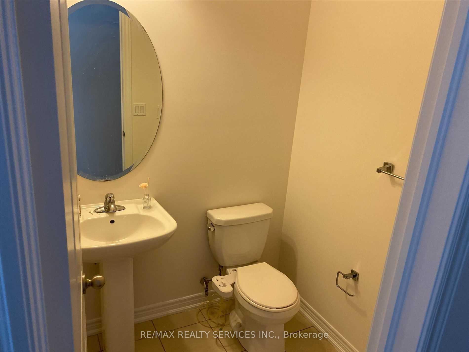 Photo 4 of 43 Hogan Manor Drive, Brampton, Northwest Brampton — HOMEH