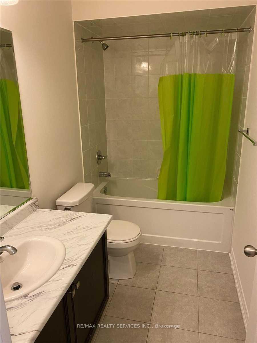 Photo 11 of 43 Hogan Manor Drive, Brampton, Northwest Brampton — HOMEH